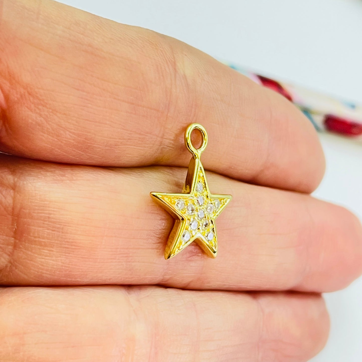 FO1219 Colgante Estrella con Circones 15 x 15 mm más argollita Espesor 1.8 mm Figura Baño Oro