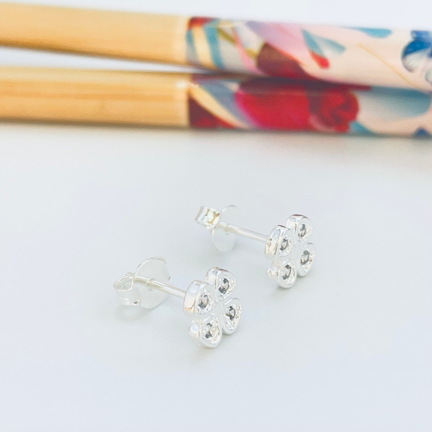 XP556 Aro Trébol Small con Circones 8 x 8 mm Espesor 1.2 mm Aro Baño Plata