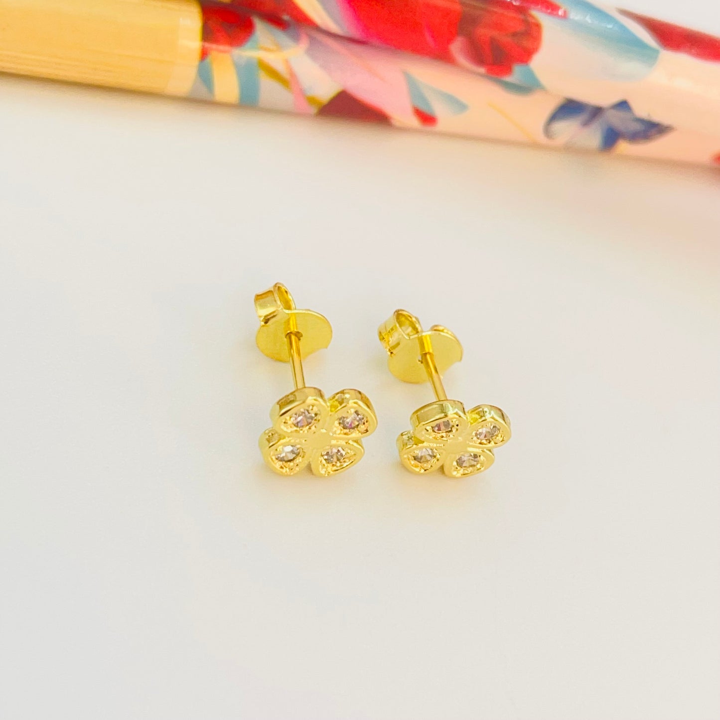 XO556 Aro Trébol Small con Circones 8 x 8 mm Espesor 1.2 mm Aro Baño Oro