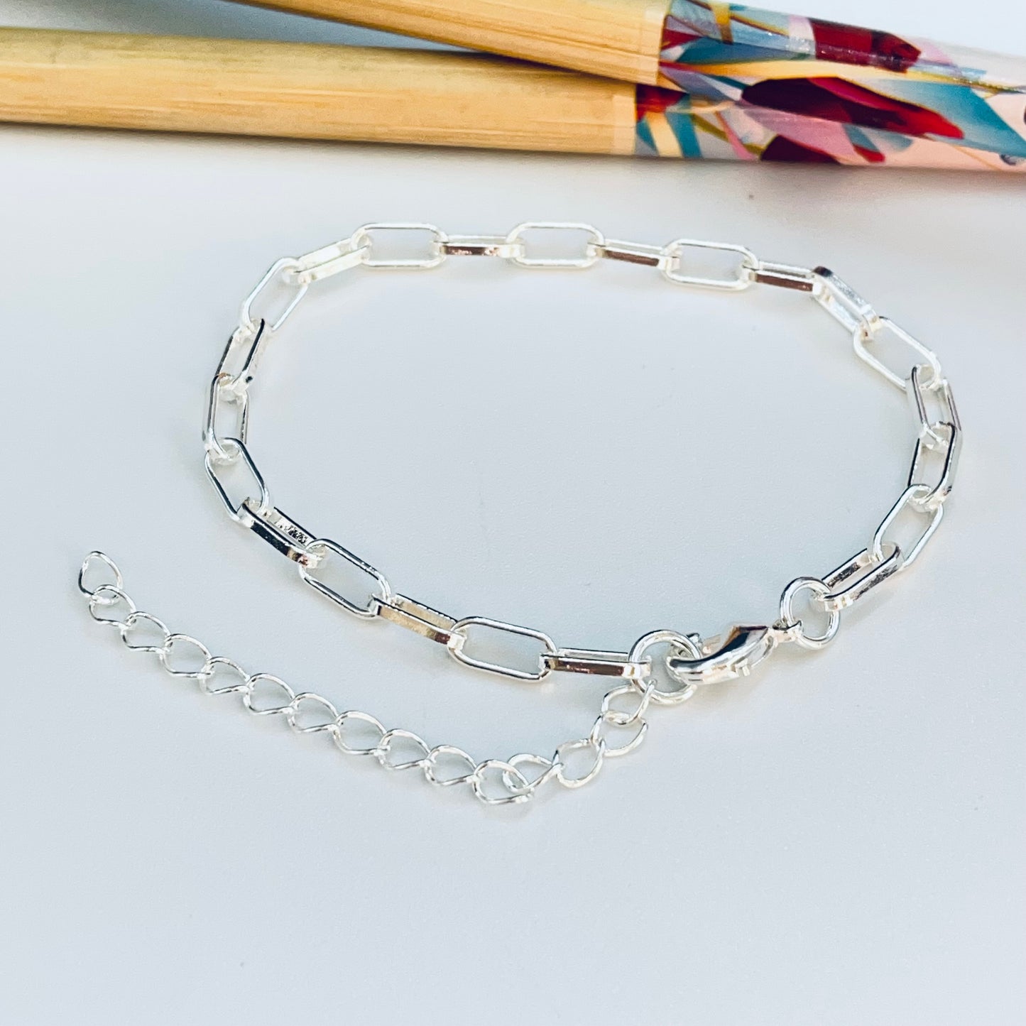 PP28 Pulsera tipo Cartier Eslabón 4.8 x 3.8 mm Largo 40 cm más extensor 5 cm Pulsera Baño Plata