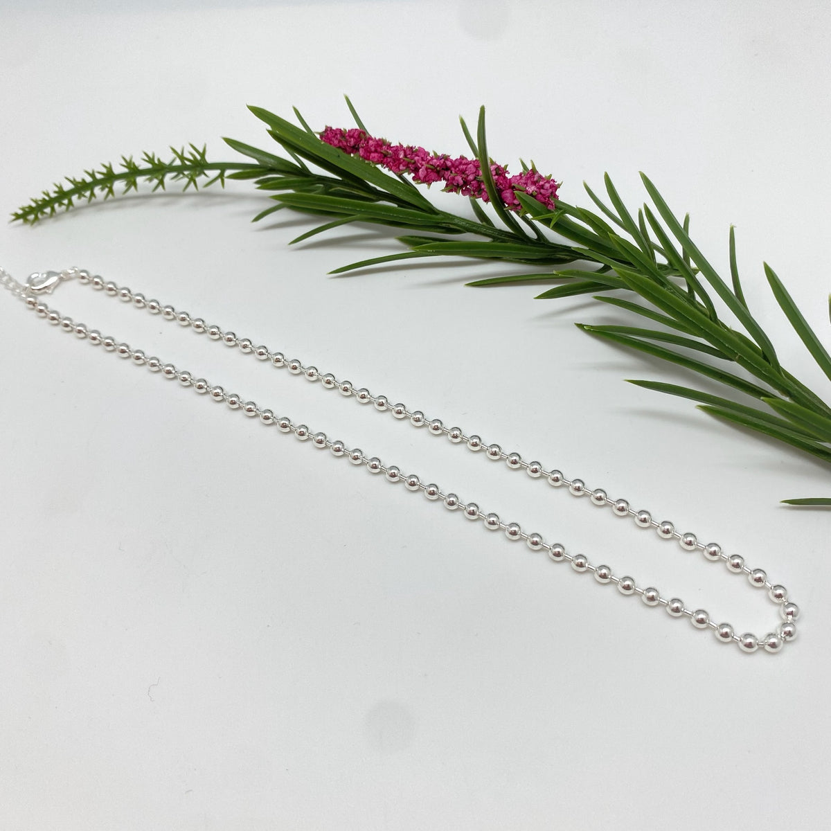 CP248 Chocker o collar de bolitas 3mm y mini tubitos Largo 36 cm más extensor de 10 cm Collar Terminado Baño Plata