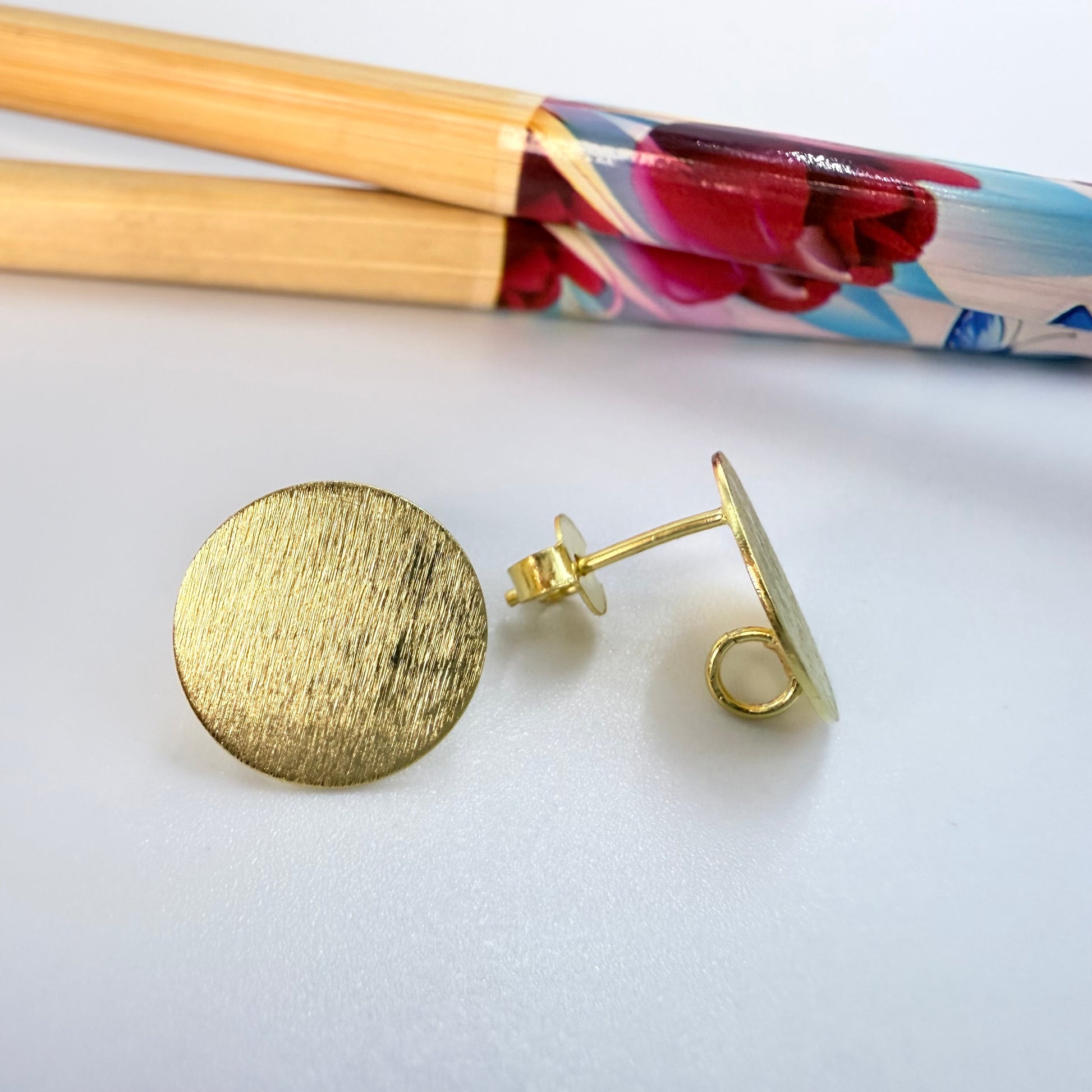 Joyas por Mayor Joyas Bañadas en Oro por Mayor Insumos para Joyas BO121 Base Redonda Lijada diá. 12 mm con argolla posterior Base de Aro Baño Oro