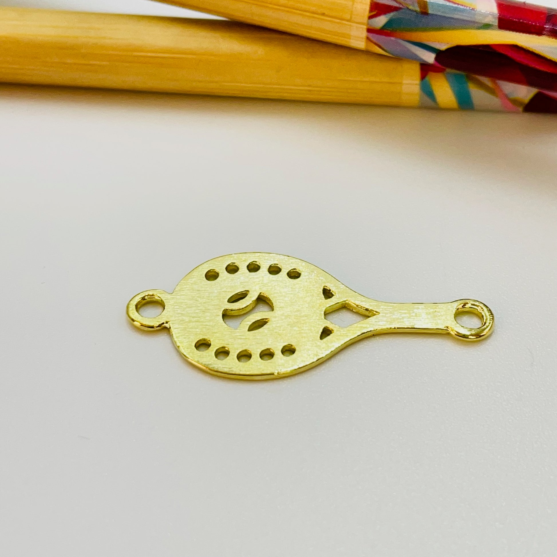 Joyas por Mayor Joyas Bañadas en Oro por Mayor Insumos para Joyas FO1183 Conector Raqueta de Paddle Lijado 25 x 13 mm más argollitas Espesor 1.2 mm Figura Baño Oro