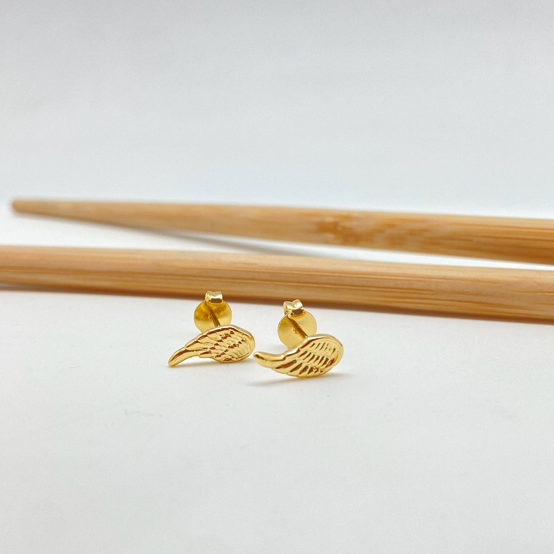 XO287 Aro 1 alita 11 x 6 mm Aro Baño Oro Aros Bañados hecho de Bronce Bañado en Oro 18K Joyas Bañadas en Oro