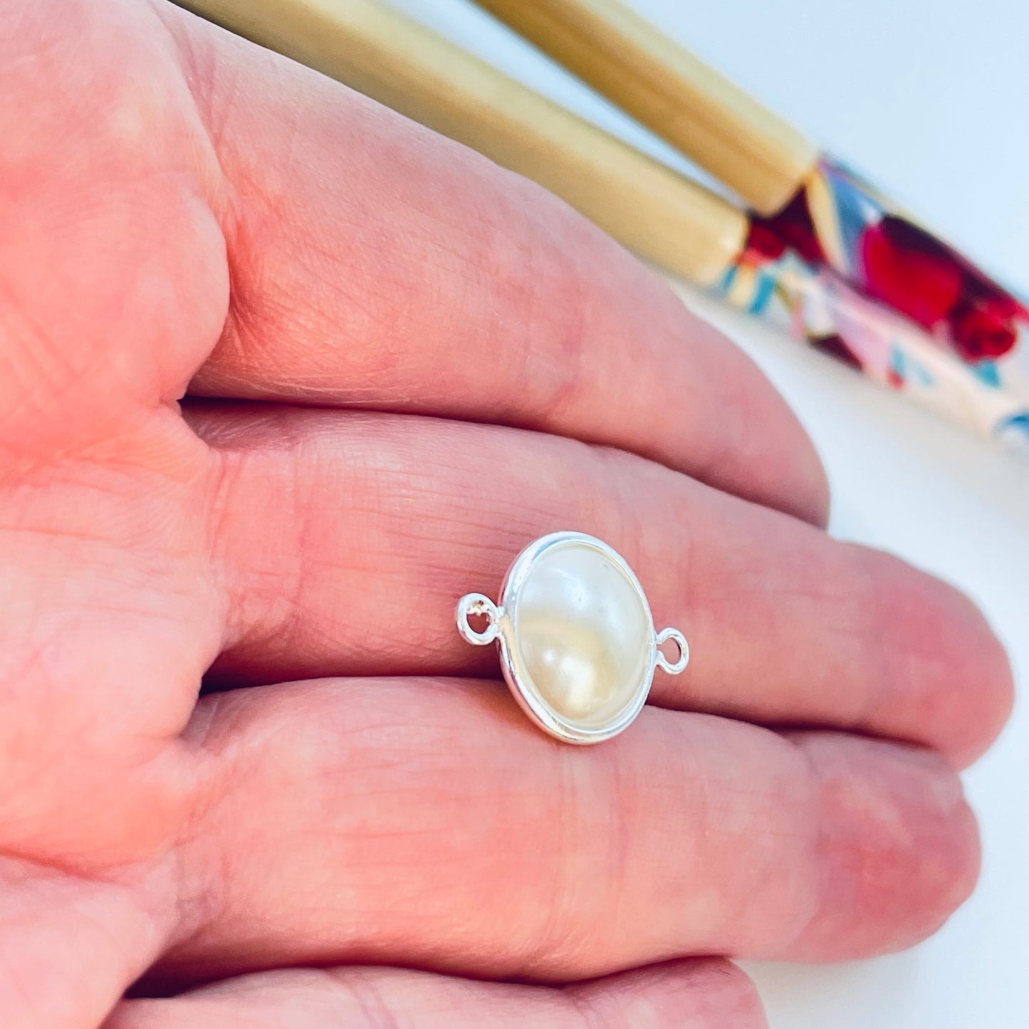 FP1181 Conector Perla Diá. 10 mm más argollitas Espesor 6 mm Figura Baño Plata