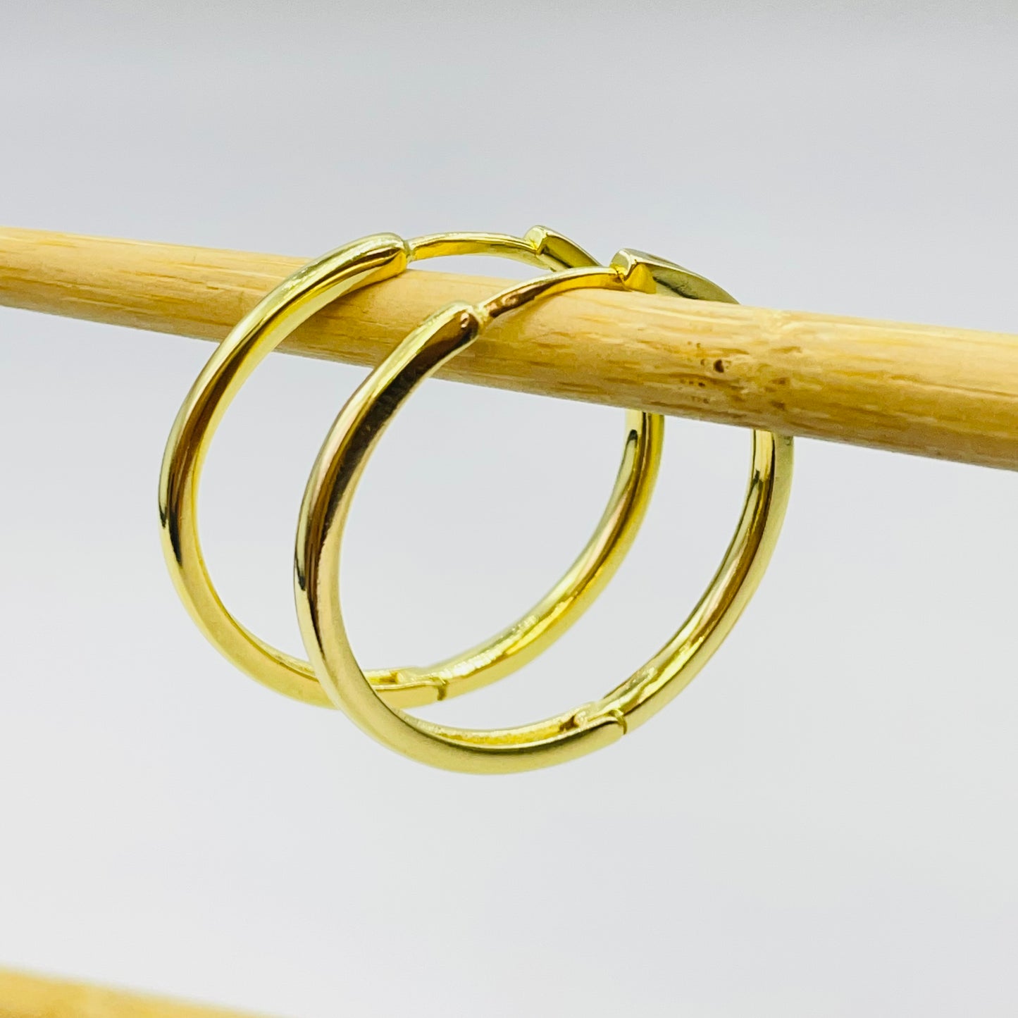 Joyas por Mayor Joyas Bañadas en Oro por Mayor Insumos para Joyas XO551 Argolla Presión Lisa diá. 30 mm Ancho 2.2 mm Espesor 2.0 mm Aro Baño Oro