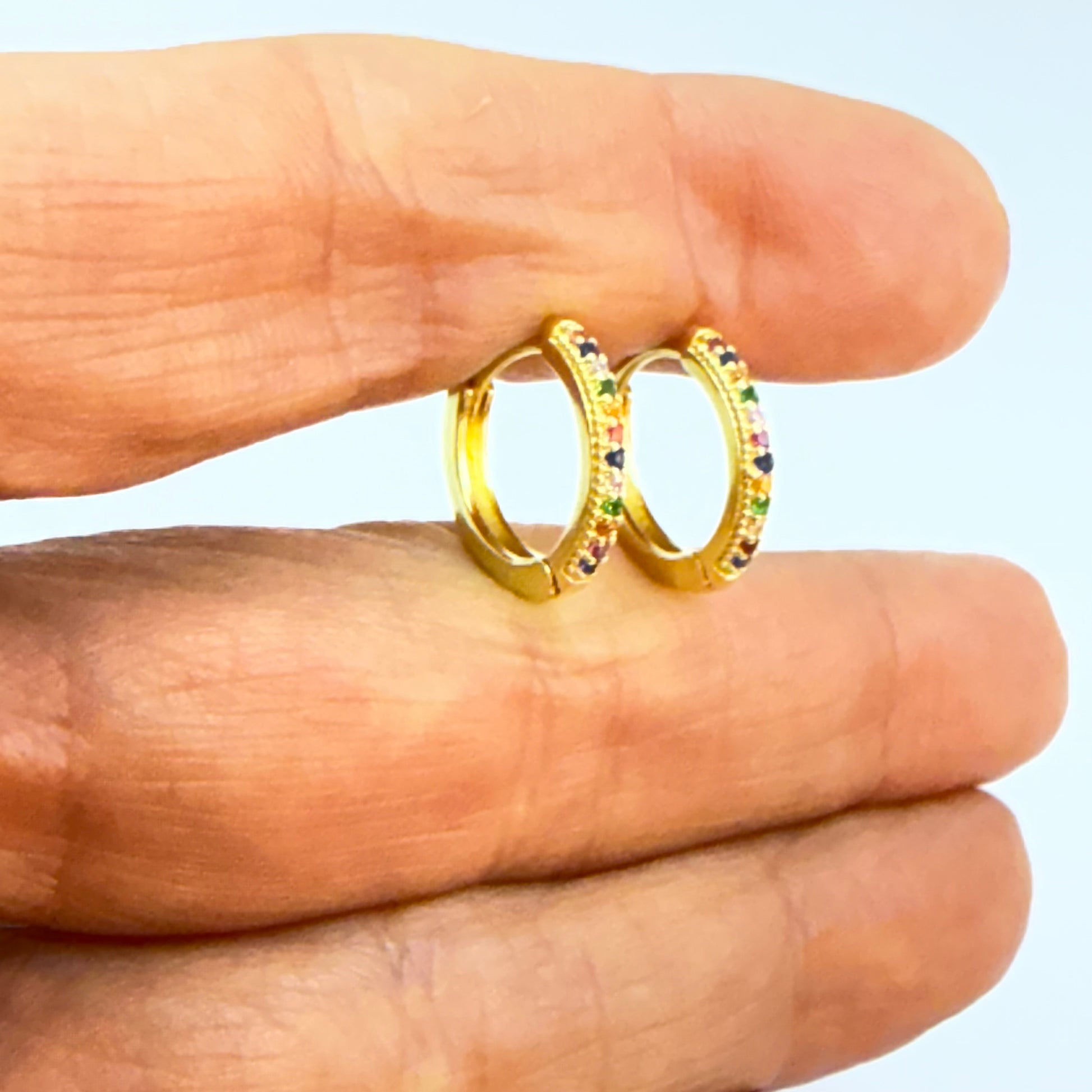 Joyas por Mayor Joyas Bañadas en Oro por Mayor Insumos para Joyas XO558 Aro Argolla Presión circones de colores diá. 14 mm Ancho y Espesor 2 mm Aro Baño Oro