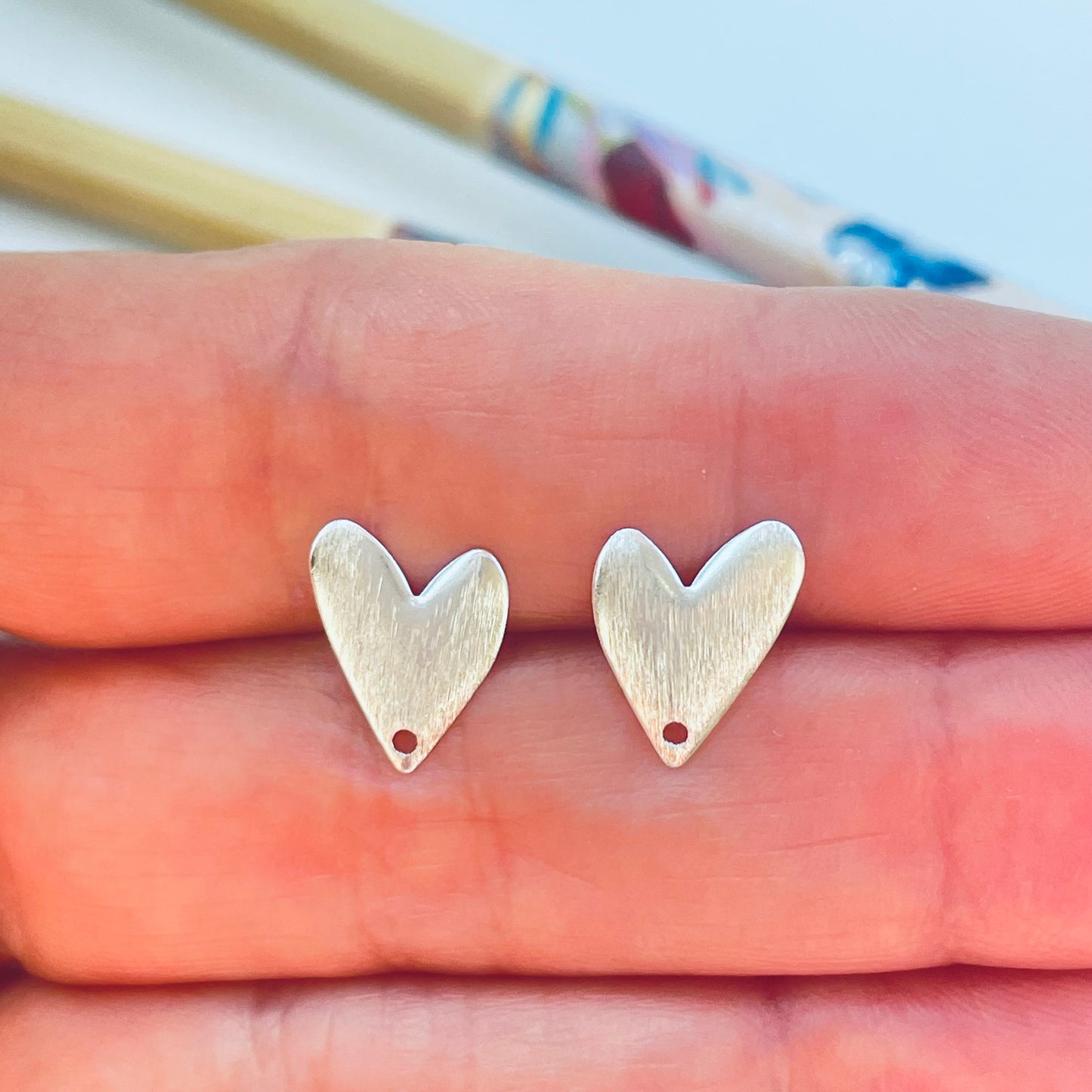 BP117 Base de Aro Corazón Lijado levemente Bombé perforación inferior 12 x 10 mm Espesor 0.8 mm Base de Aro Baño Plata