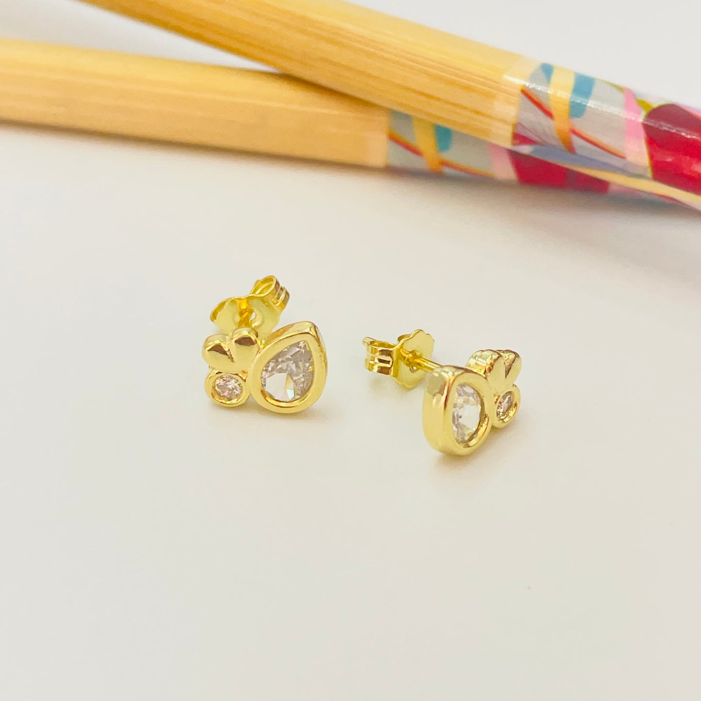 Joyas por Mayor Joyas Bañadas en Oro por Mayor Insumos para Joyas XO479 Aro Doble Punto de Luz Gota y Redondo mini 11 x 10 mm Espesor 2 mm Aro Baño Oro
