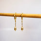Joyas por Mayor Joyas Bañadas en Oro por Mayor Insumos para Joyas XO562 Aro Argolla con Perla tipo Río de 7x5 mm Largo Total 30 mm Largo cadena 18 mm Aro Baño Oro