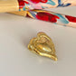 FO1131 Colgante Corazón Bordes irregulares corazón central en relieve dos argollas posteriores 20 x 16 mm Espesor 2 mm Figura Baño Oro Figuras Bañadas hecho de Bronce Bañado en Oro 18K Joyas Bañadas en Oro
