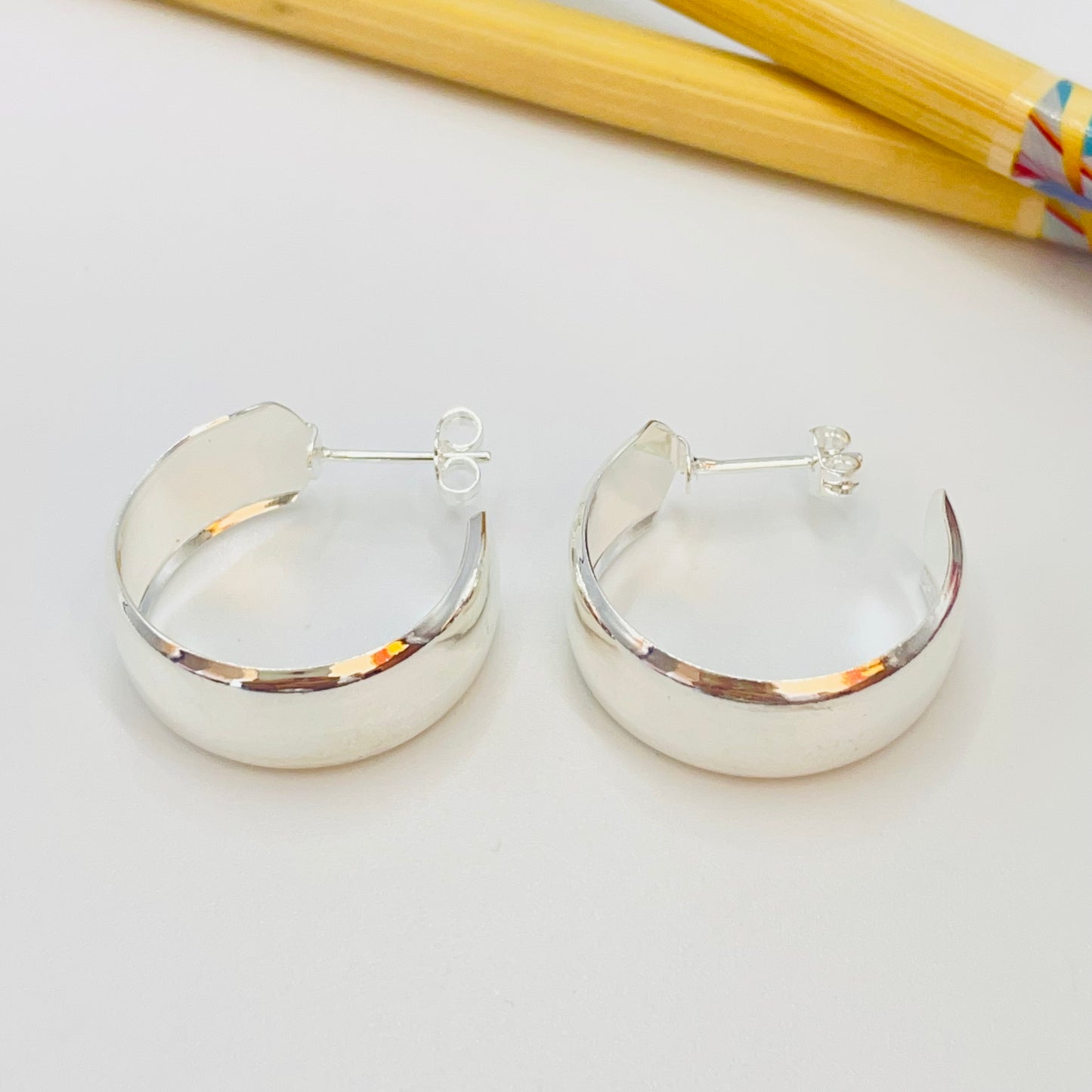 Joyas por Mayor Joyas Bañadas en Plata por Mayor Insumos para Joyas XP499 Aro Argolla Ancha Diá. 24 mm Ancho 10 mm Espesor 0.8 mm
 Aro Baño Plata