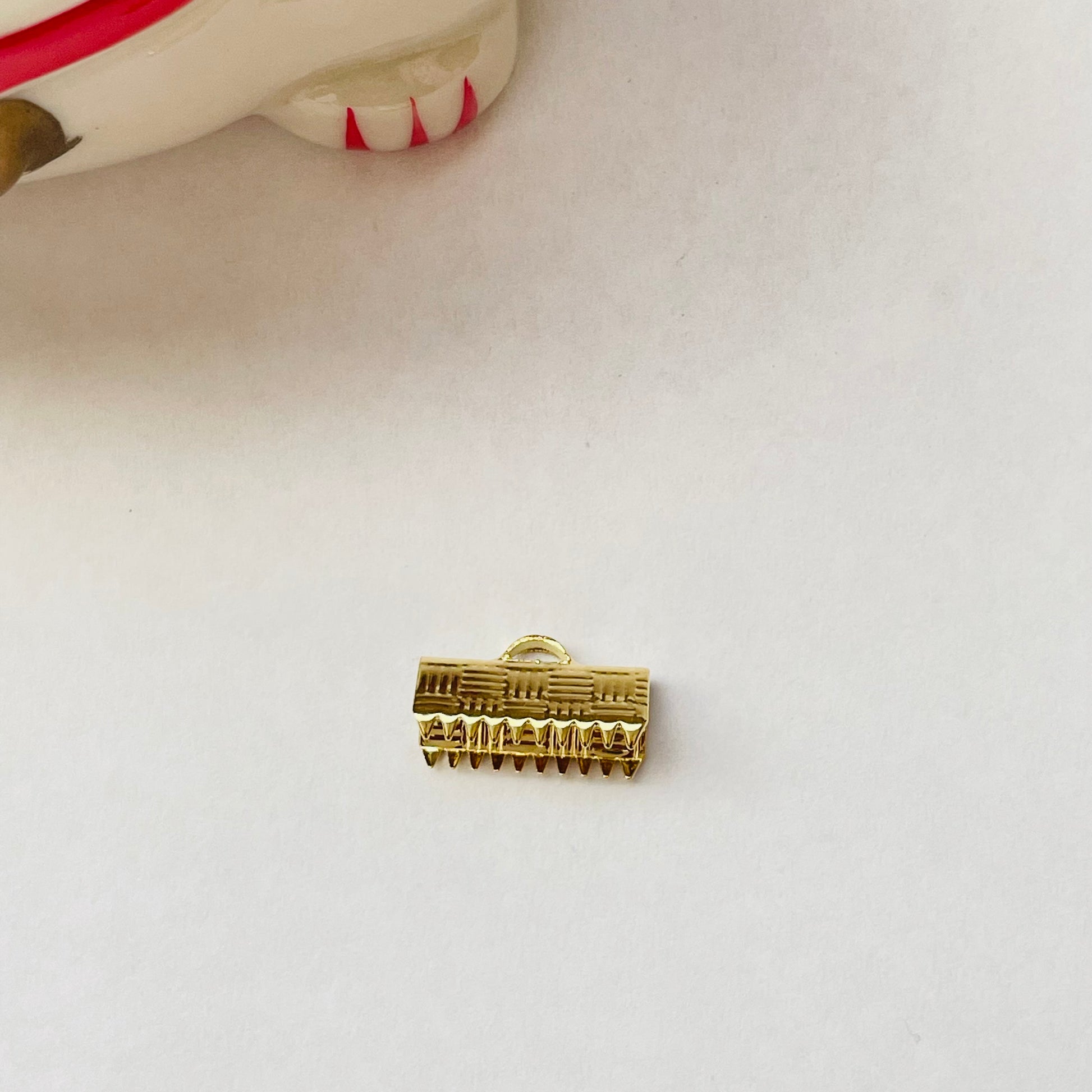 AO144 Terminal de Apriete para pulsera o collar 6 x 14 mm Accesorio Baño Oro Accesorios Bañados hecho de Bronce Bañado en Oro 18K Joyas Bañadas en Oro