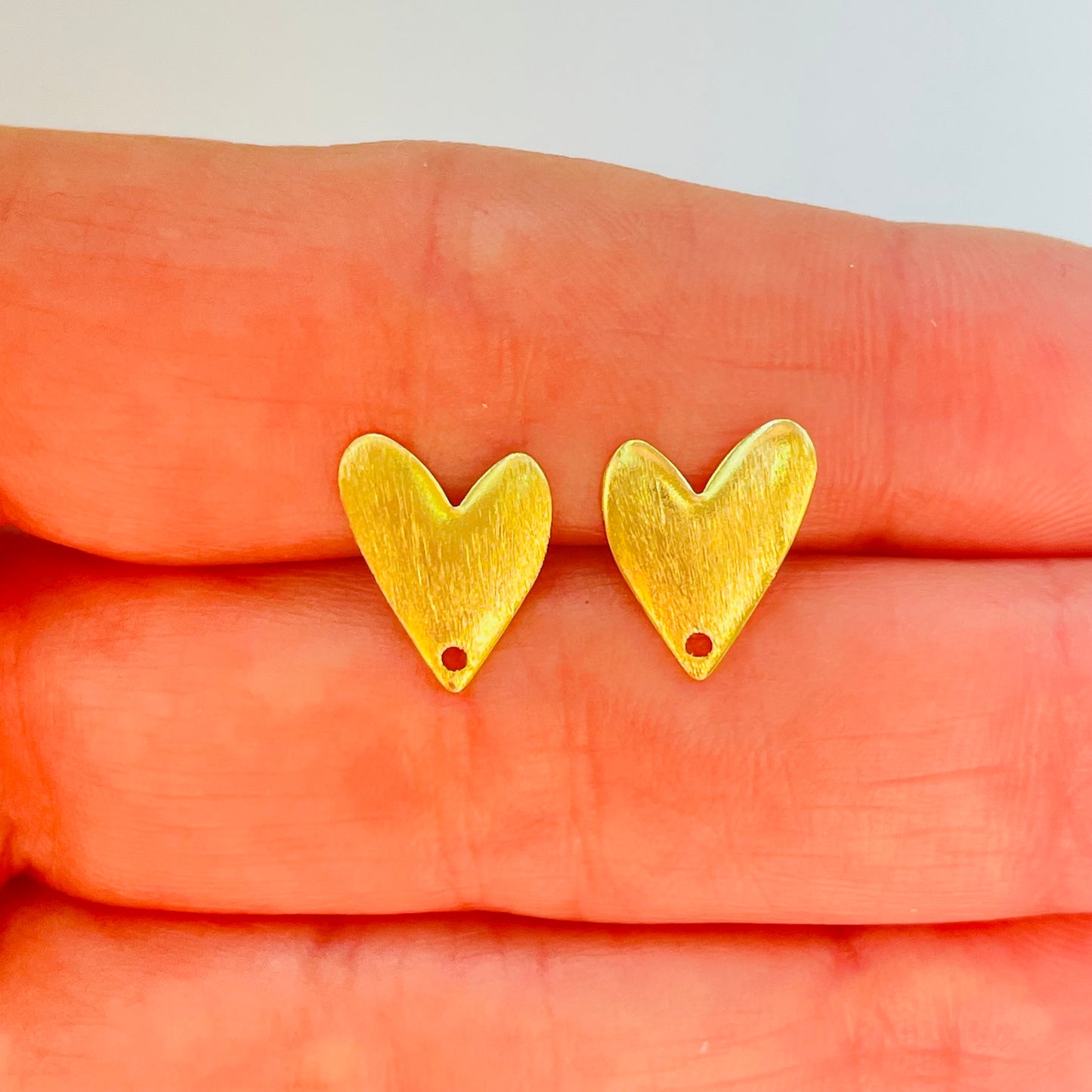 BO117 Base de Aro Corazón Lijado levemente Bombé perforación inferior 12 x 10 mm Espesor 0.8 mm Base de Aro Baño Oro