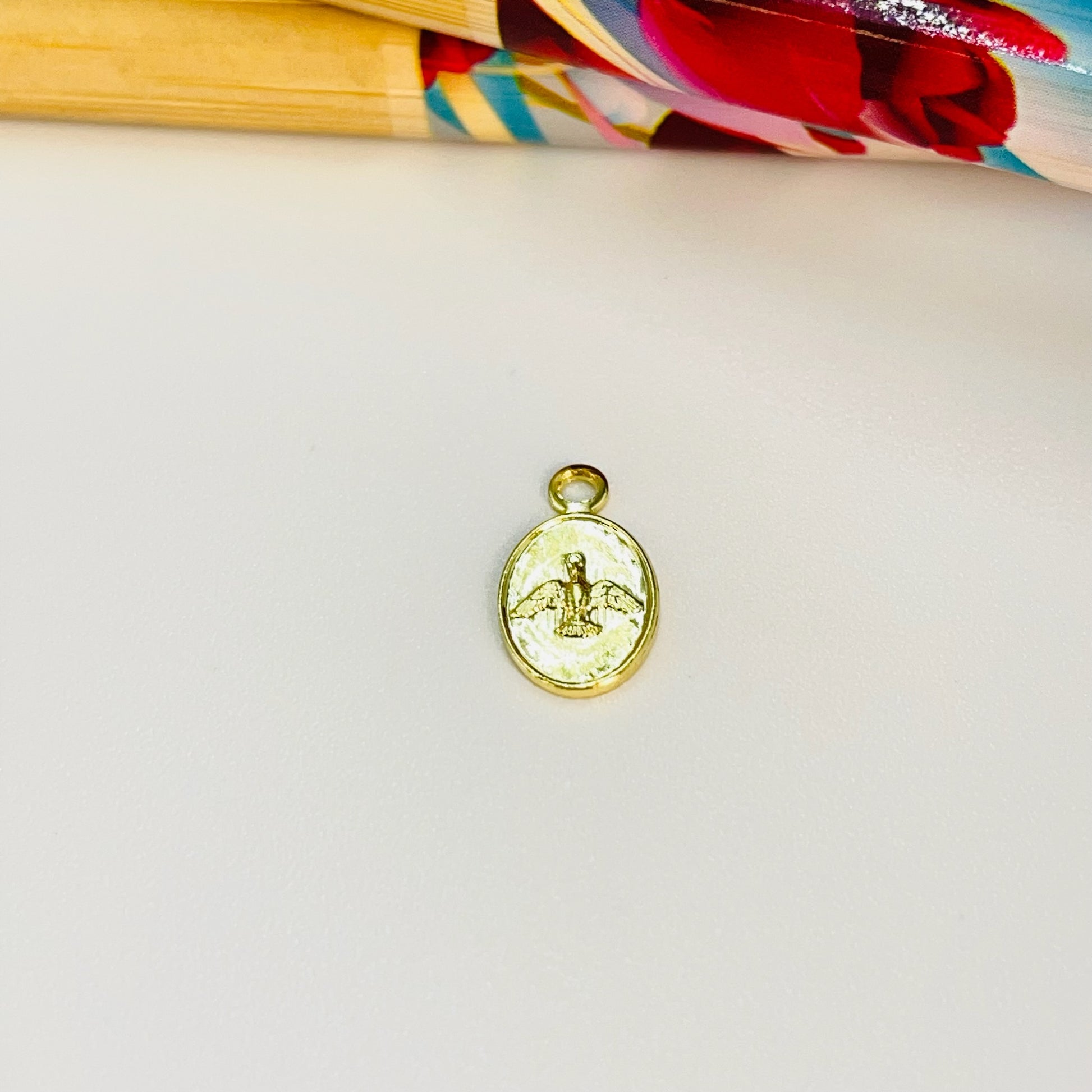 Joyas por Mayor Joyas Bañadas en Oro por Mayor Insumos para Joyas FO1211 Mini Colgante Ovalado Espíritu Santo 9 x 7 mm más Argollita Espesor 1 mm Figura Baño Oro