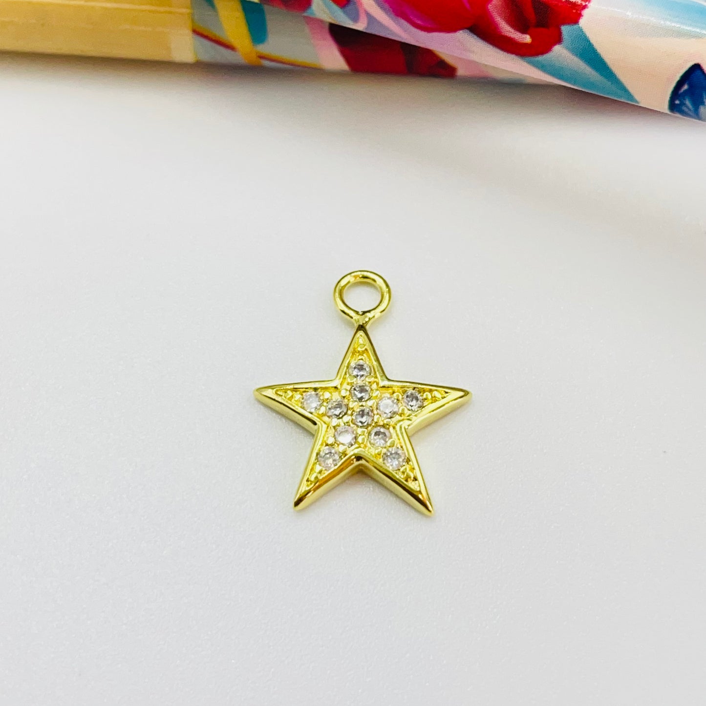 FO1219 Colgante Estrella con Circones 15 x 15 mm más argollita Espesor 1.8 mm Figura Baño Oro