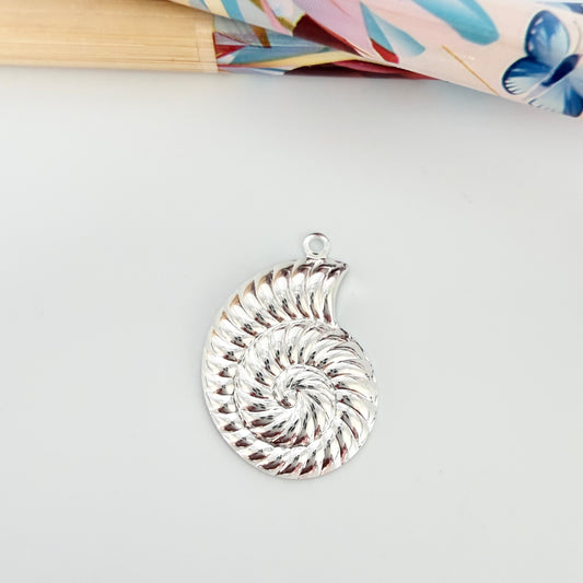 FP1258 Colgante Caracola Lado Derecho 20 x 16 mm más argollita Espesor 0.8 mm Figura Baño Plata