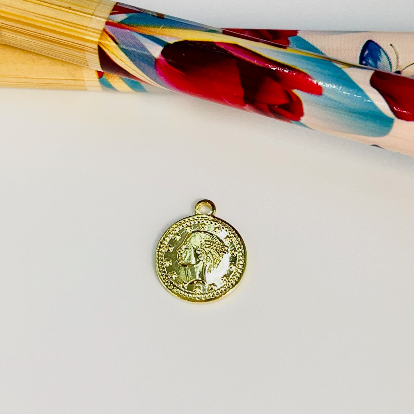 Joyas por Mayor Joyas Bañadas en Oro por Mayor Insumos para Joyas FO1194 Colgante Mini Moneda Lira Doble Faz Diá. 8 mm más argollita Espesor 1 mm Figura Baño Oro