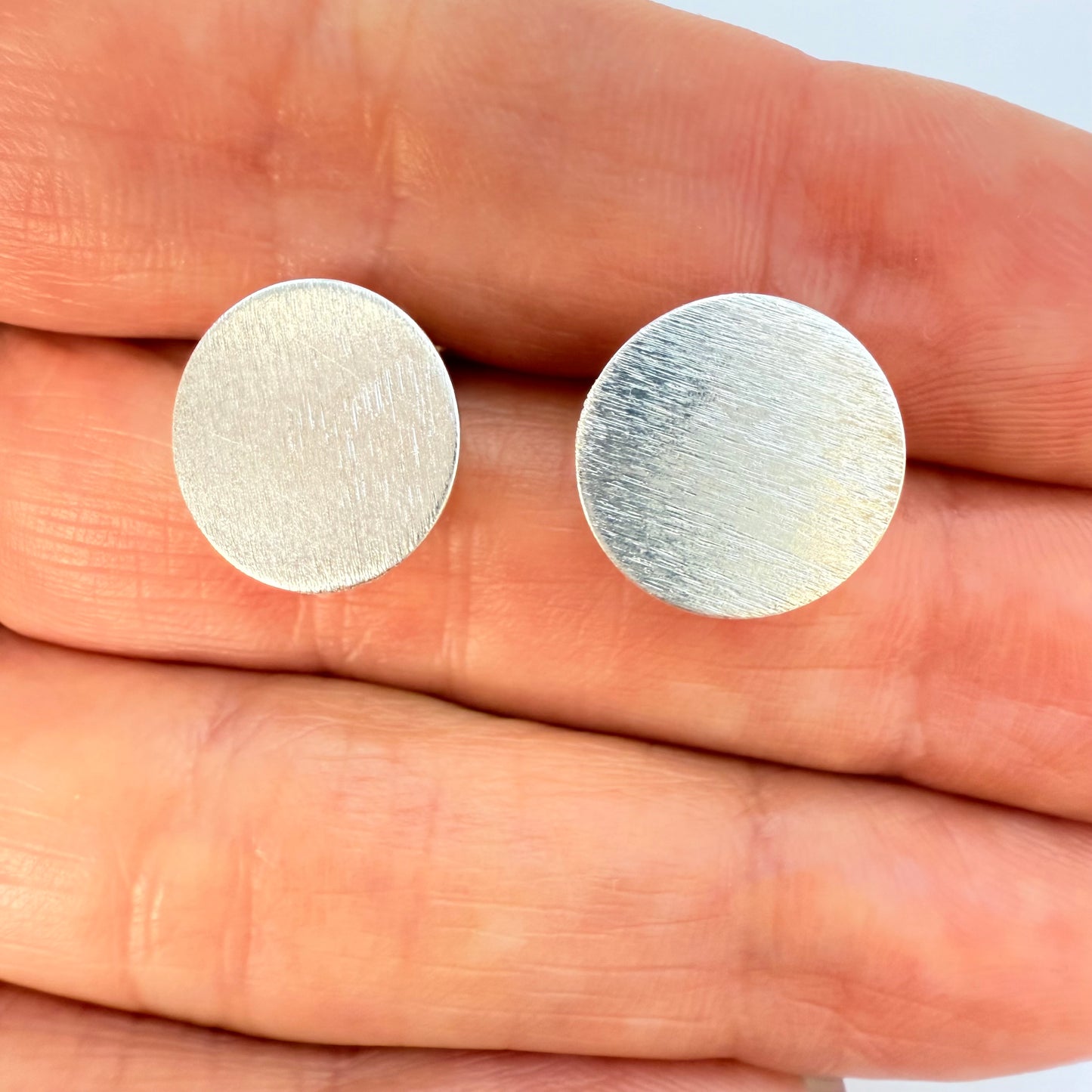 Joyas por Mayor Joyas Bañadas en Plata por Mayor Insumos para Joyas BP121 Base Redonda Lijada diá. 12 mm con argolla posterior Base de Aro Baño Plata