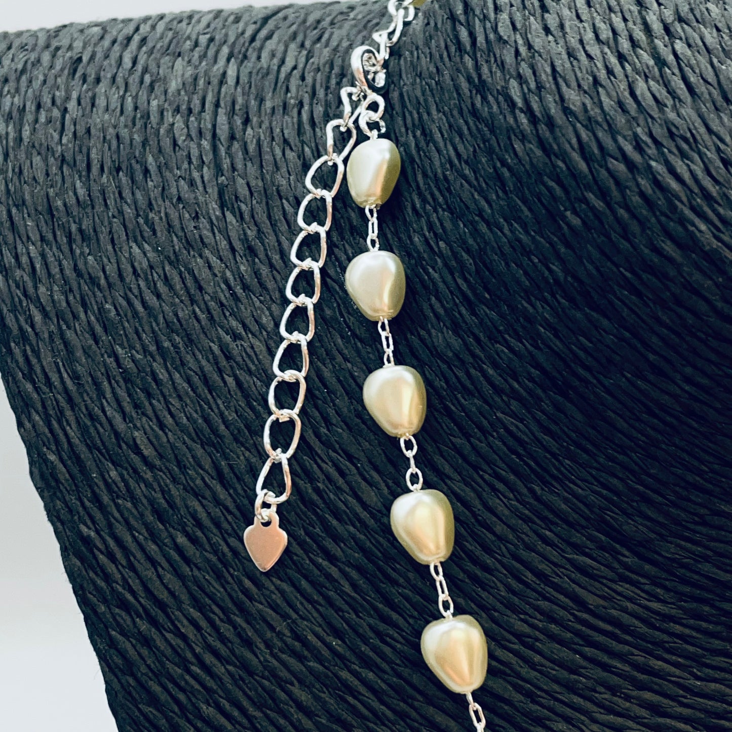 Joyas por Mayor Joyas Bañadas en Plata por Mayor Insumos para Joyas CP220 Collar Chocker Perlas tipo Gota 8 x 6 mm Largo 37 cm más extensor de 6 cm Terminal Corazón Collar Terminado Baño Plata