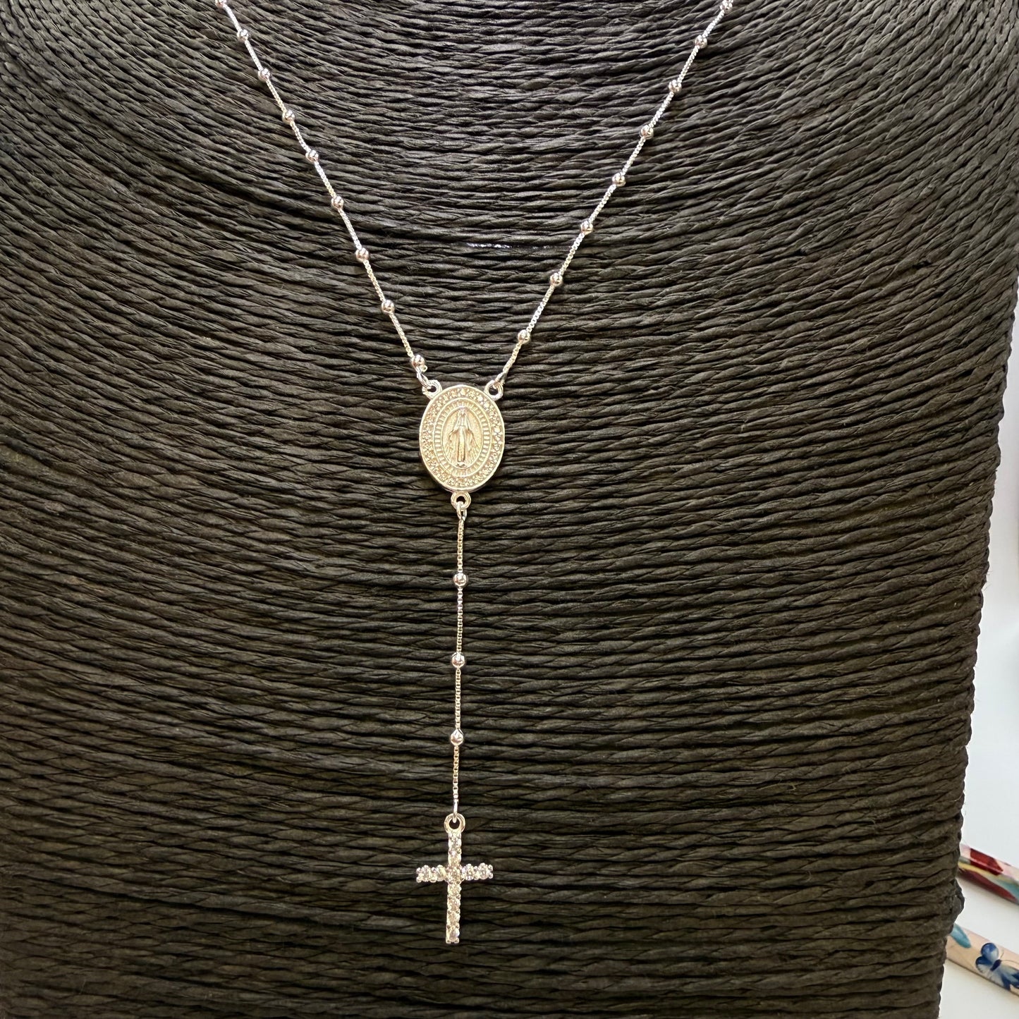 Joyas por Mayor Joyas Bañadas en Plata por Mayor Insumos para Joyas CP234 Rosario Virgen de los milagros Borde con mini circones 14x1 mm Cadena veneciana bolitas de 2 mm 60 cm Largo cascada 5.5 mm cruz con circones 10x8 mm Cadena Terminada Baño Plata