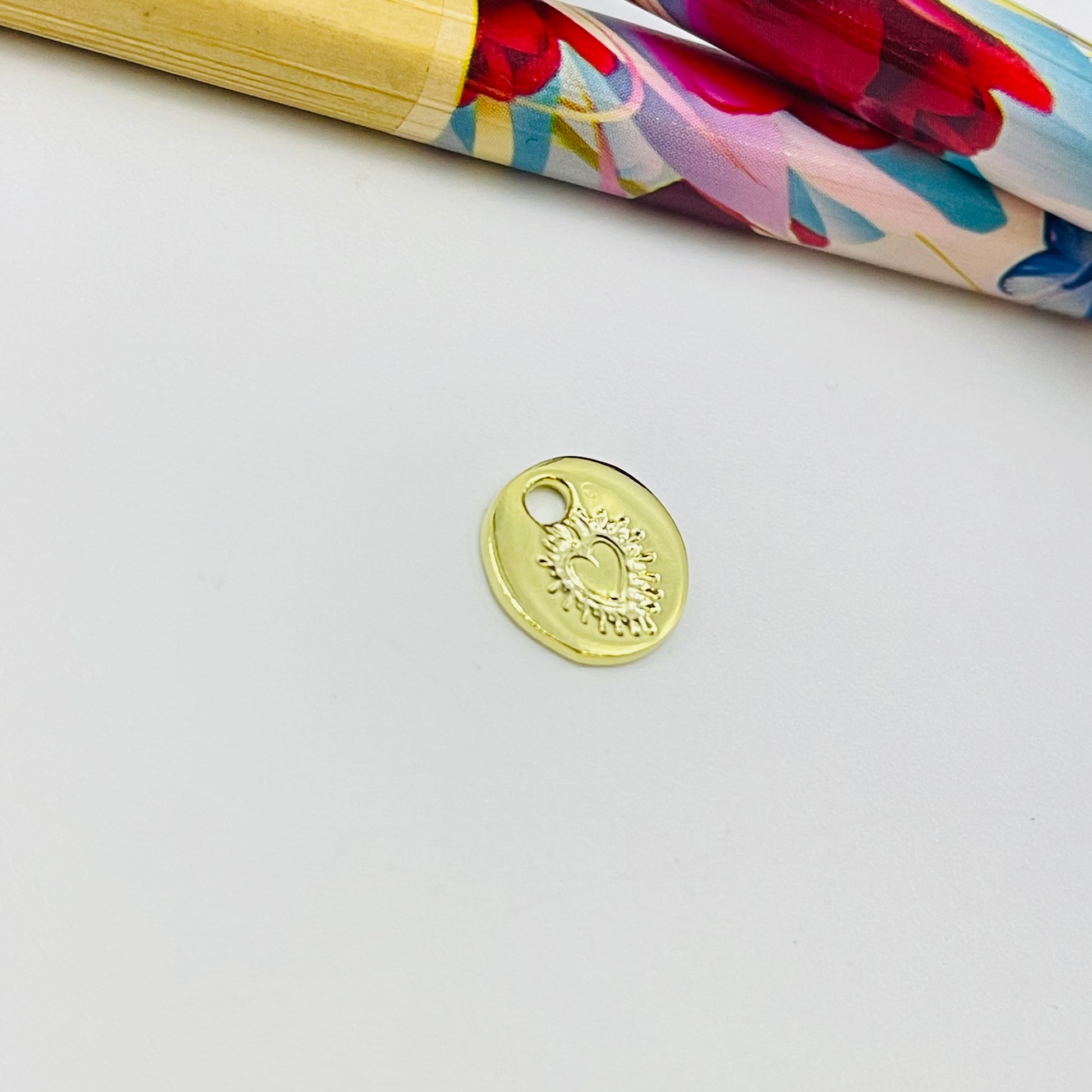 FO425 Colgante Medalla Corazón Detente Estampado diá. 10 mm Figura Baño Oro Figuras Bañadas hecho de Bronce Bañado en Oro 18K Joyas Bañadas en Oro