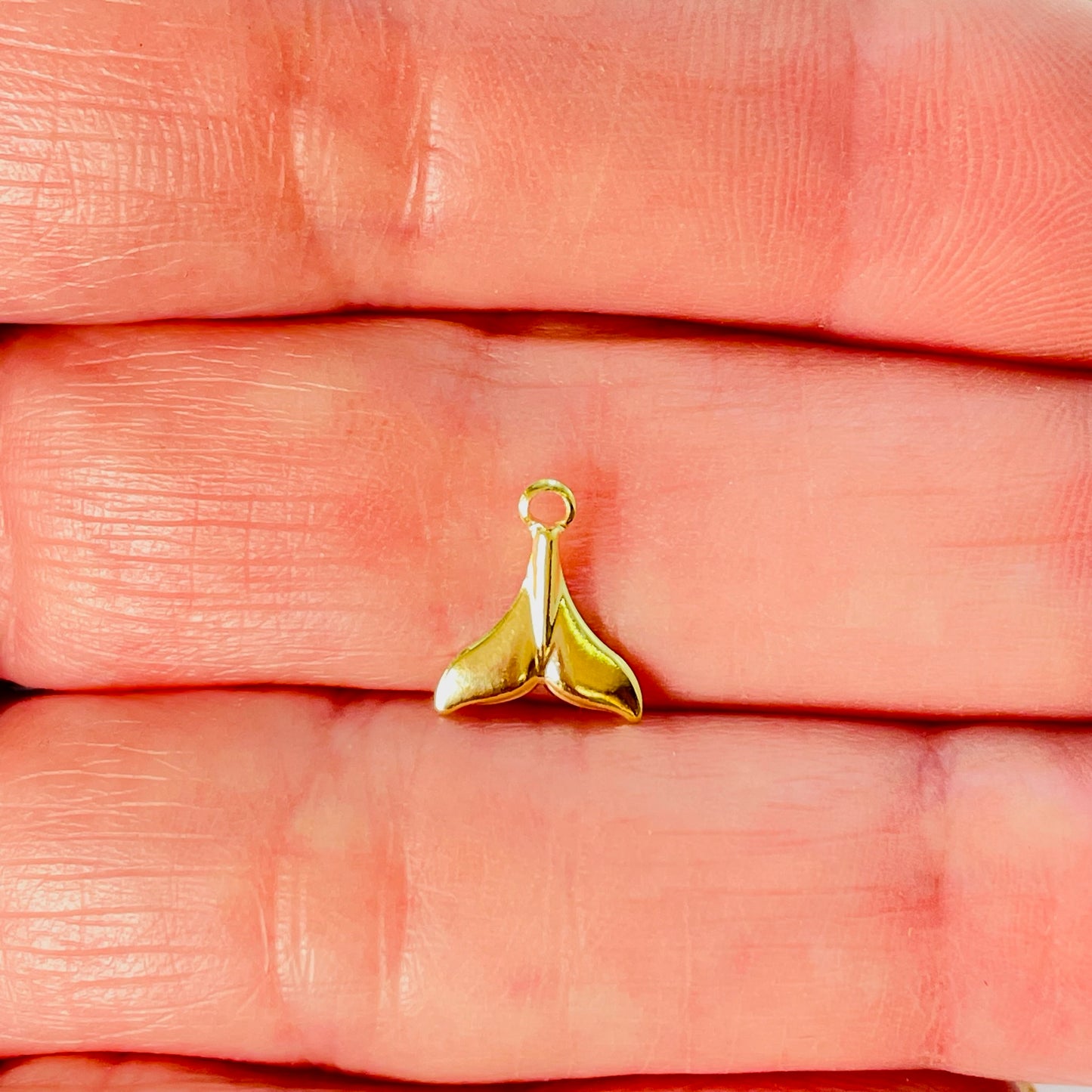Joyas por Mayor Joyas Bañadas en Oro por Mayor Insumos para Joyas FO1187 Colgante Mini Colita de Sirena 8 x 8 mm más argollita Espesor 0.8 mm Figura Baño Oro