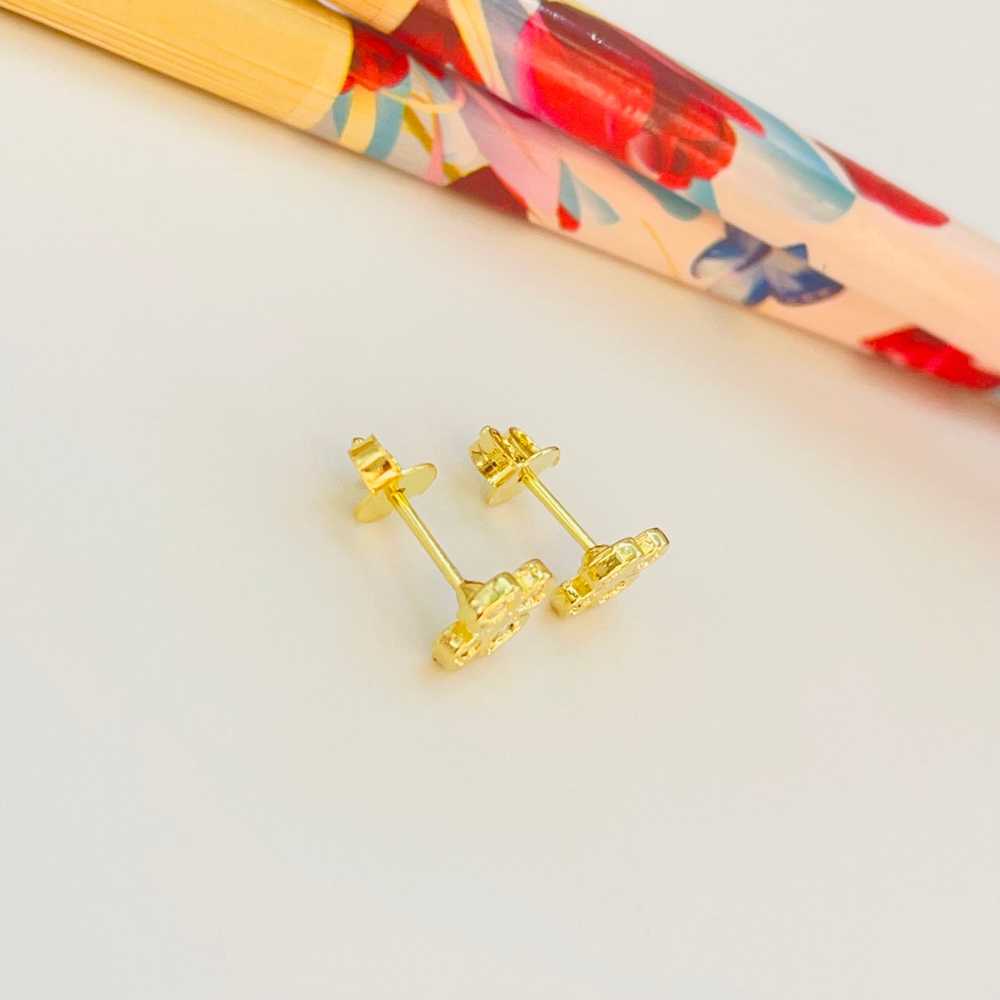 XO556 Aro Trébol Small con Circones 8 x 8 mm Espesor 1.2 mm Aro Baño Oro