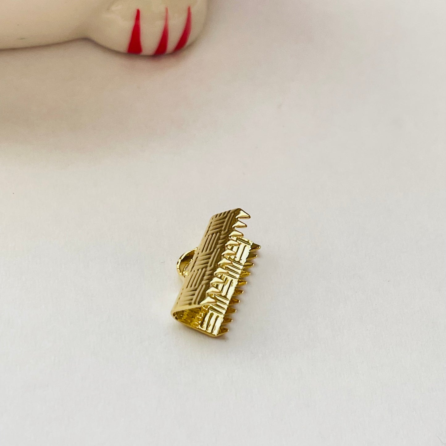 AO144 Terminal de Apriete para pulsera o collar 6 x 14 mm Accesorio Baño Oro Accesorios Bañados hecho de Bronce Bañado en Oro 18K Joyas Bañadas en Oro