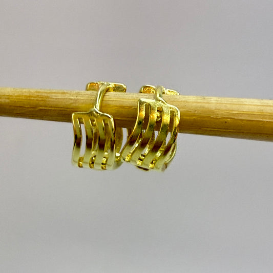Joyas por Mayor Joyas Bañadas en Oro por Mayor Insumos para Joyas XO557 Aro Argolla Click 3 Líneas Onduladas diá. 12 mm Ancho 6 mm Espesor 1.5 mm Aro Baño Oro