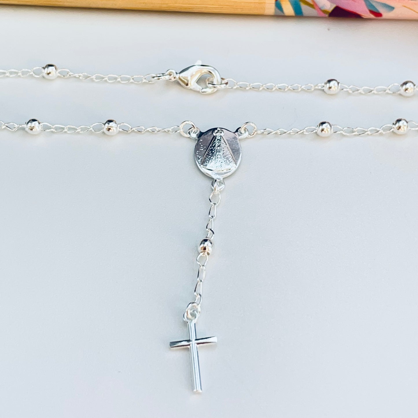 PP33 Pulsera Rosario Decenario Virgen Aparecida Cadena Bolitas 2.8 mm Largo 20 cm Largo Cadena y Cruz 3.5 cm Pulsera Baño Plata