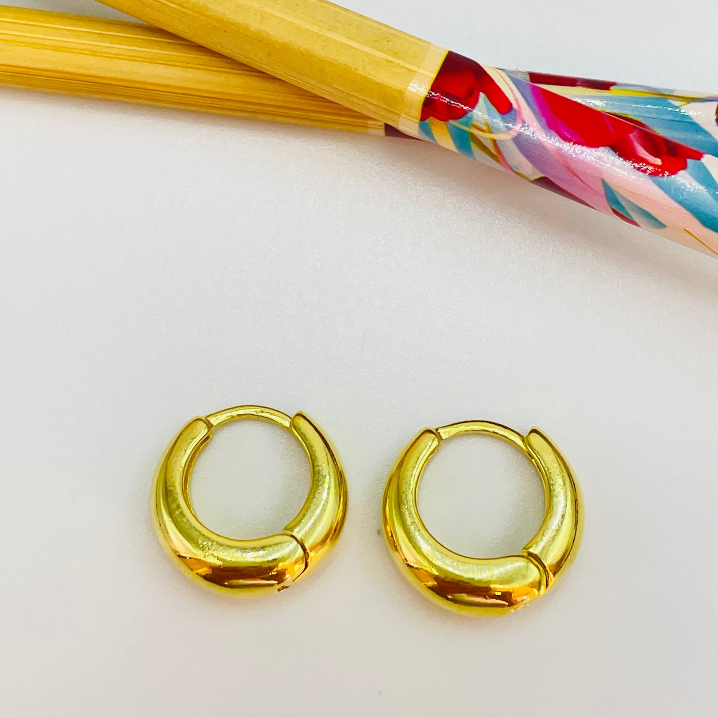 XO491 Aro Argolla Tipo Gota Presión Ancho de 2.5 a 5 mm Espesor 1 mm Aro Baño Oro