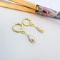 Joyas por Mayor Joyas Bañadas en Oro por Mayor Insumos para Joyas XO562 Aro Argolla con Perla tipo Río de 7x5 mm Largo Total 30 mm Largo cadena 18 mm Aro Baño Oro