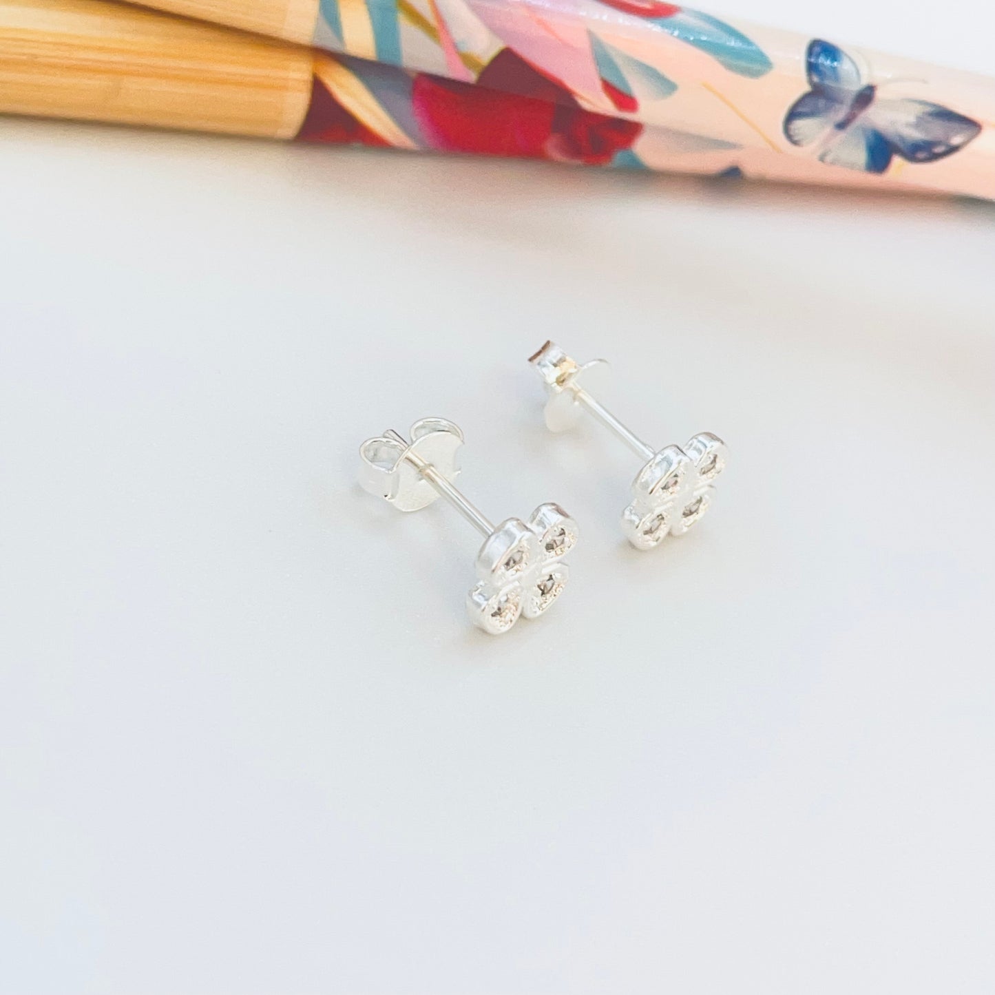 XP556 Aro Trébol Small con Circones 8 x 8 mm Espesor 1.2 mm Aro Baño Plata