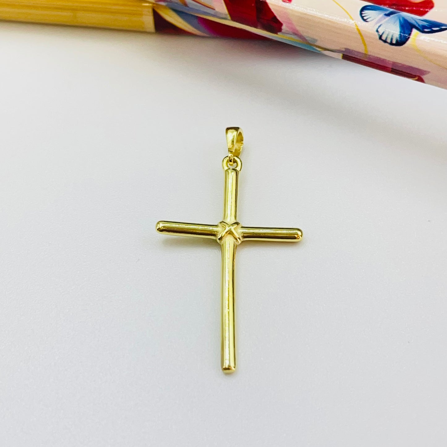 FO1217 Colgante Cruz 31 x 19 mm más valier de 6 mm Espesor Ancho 2 mm Espesor 1.5 mm Figura Baño Oro