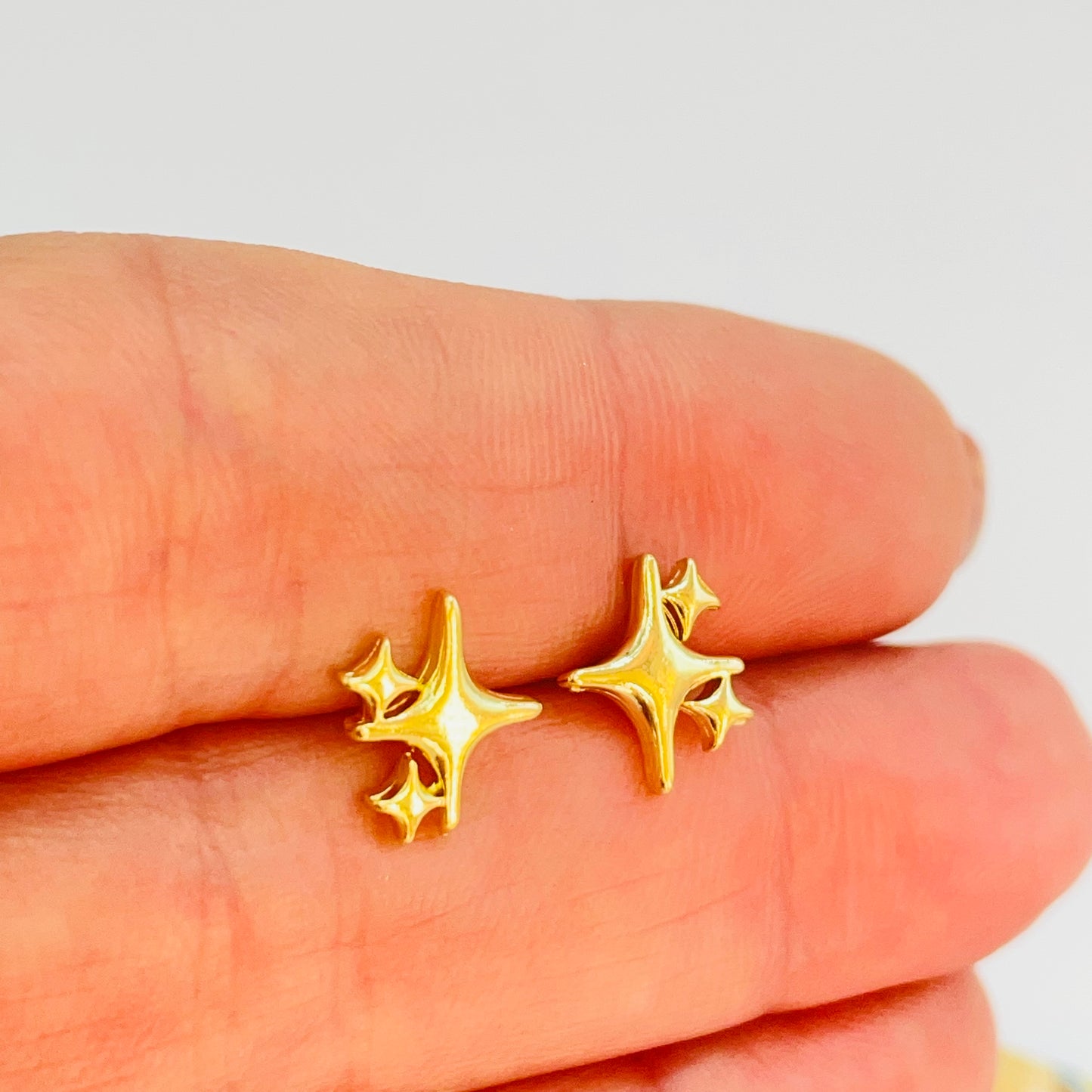 XO554 Aro Trio Estrellas 4 Puntas Liso 11 x 9 mm Espesor 1.5 mm Aro Baño Oro