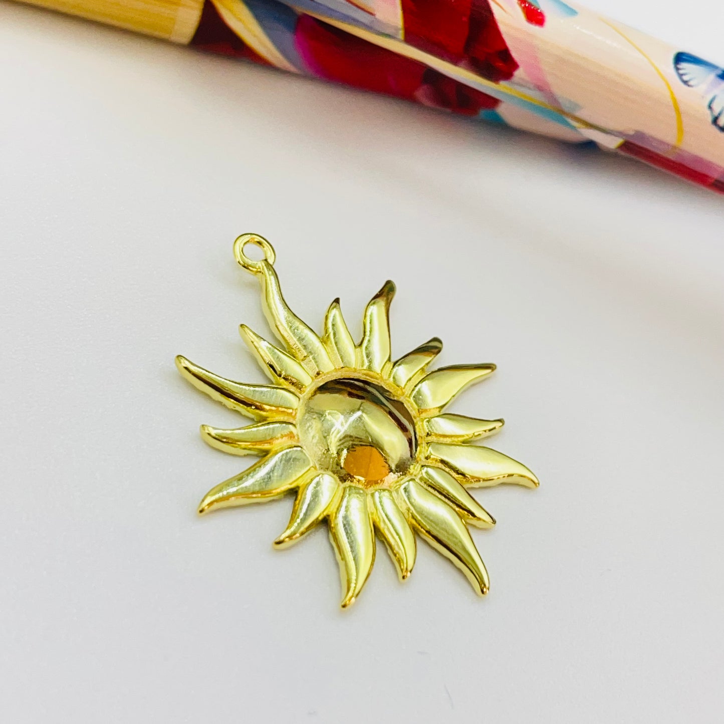 FO1215 Colgante Sol 25 x 25 mm más argollita Espesor 1.1 mm Figura Baño Oro