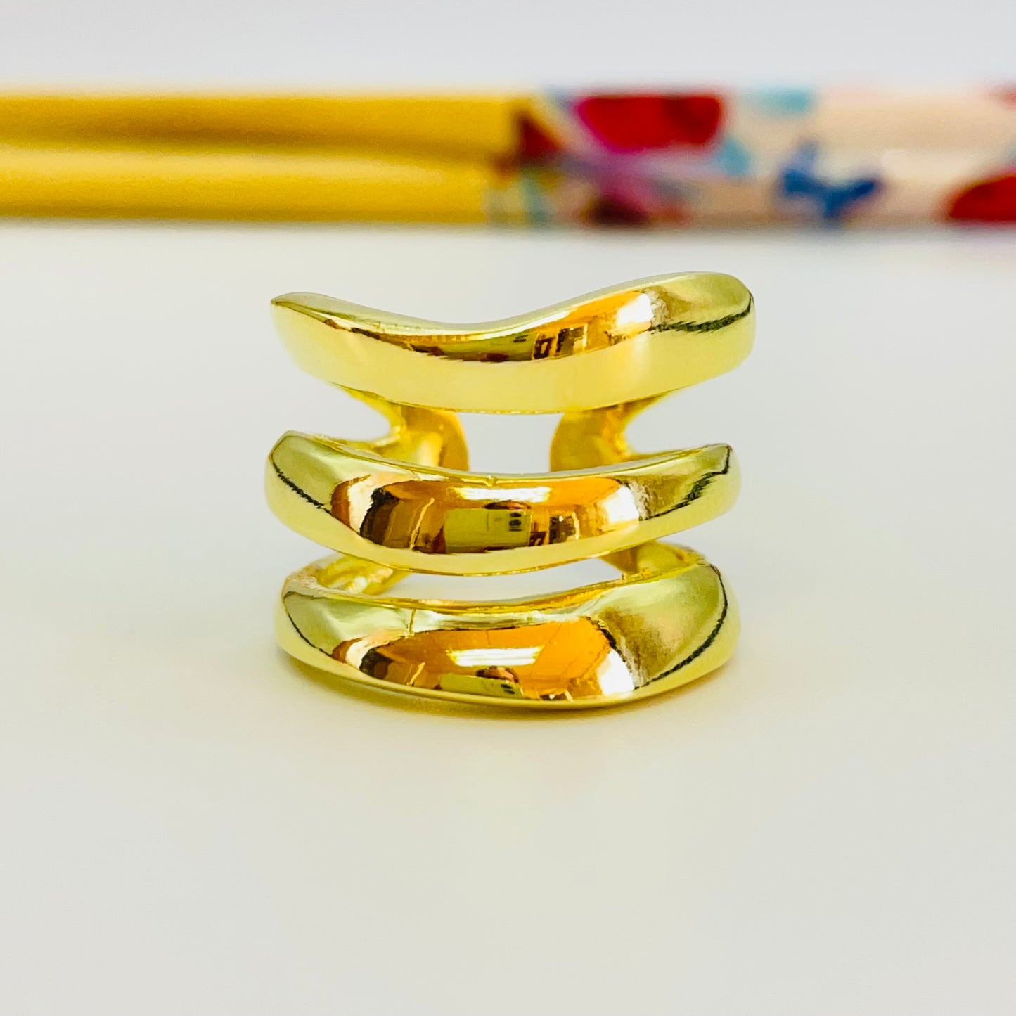 WO73 Anillo tipo Triple Ancho Mayor 17 mm Espesor Mayor 4 mm Menor 1 mm Medida app. 15 Anillo Baño Oro