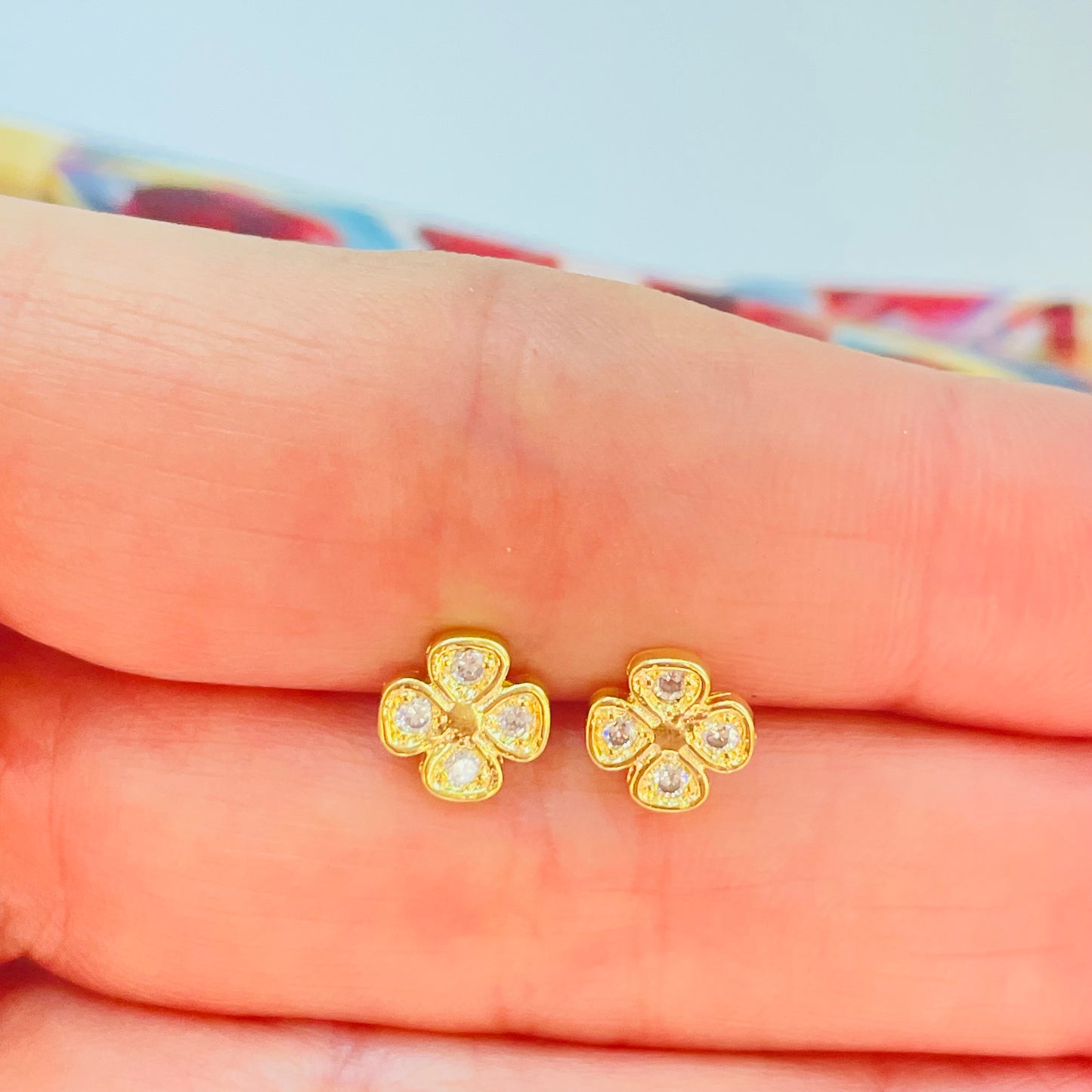XO556 Aro Trébol Small con Circones 8 x 8 mm Espesor 1.2 mm Aro Baño Oro