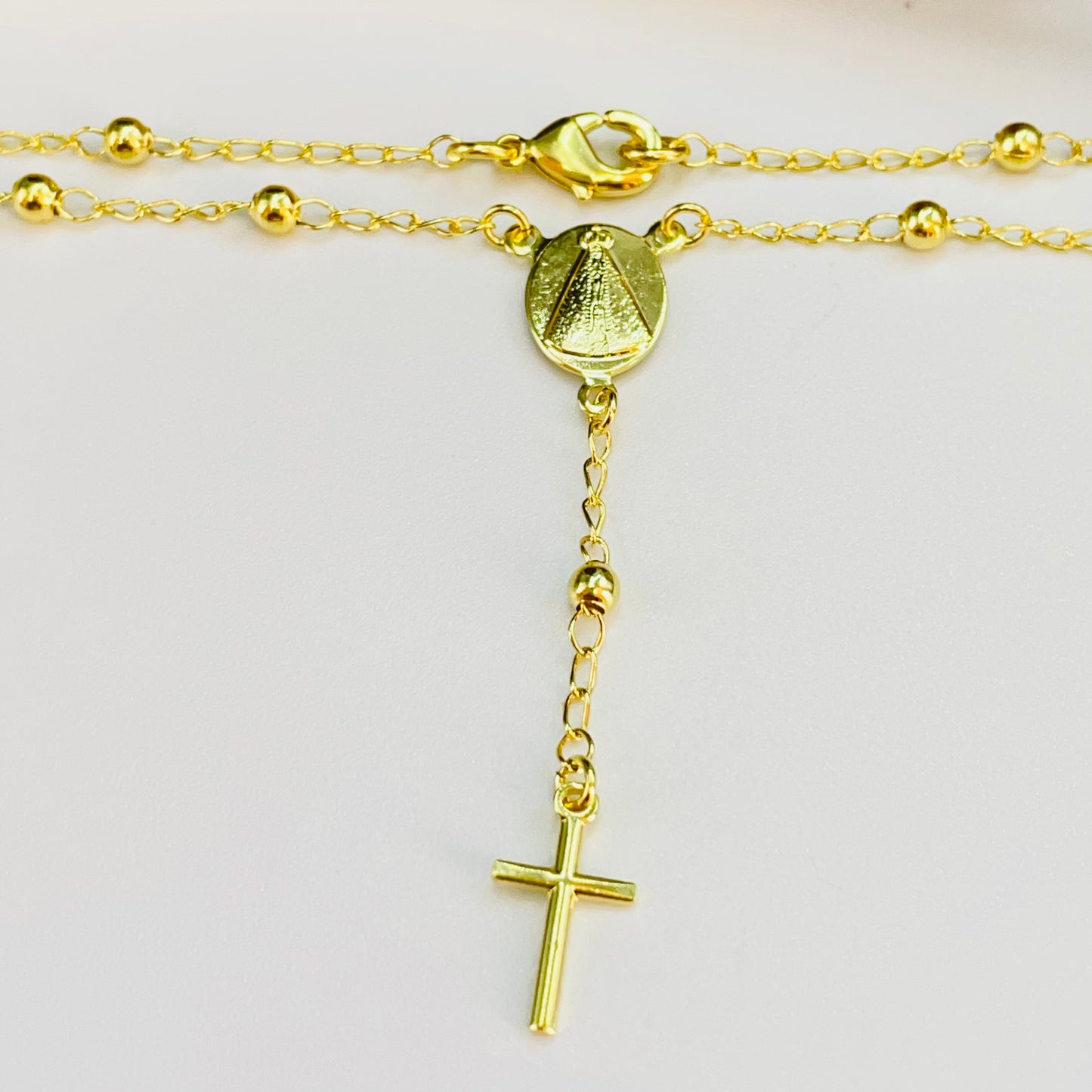 PO33 Pulsera Rosario Decenario Virgen Aparecida Cadena Bolitas 2.8 mm Largo 20 cm Largo Cadena y Cruz 3.5 cm Pulsera Baño Oro