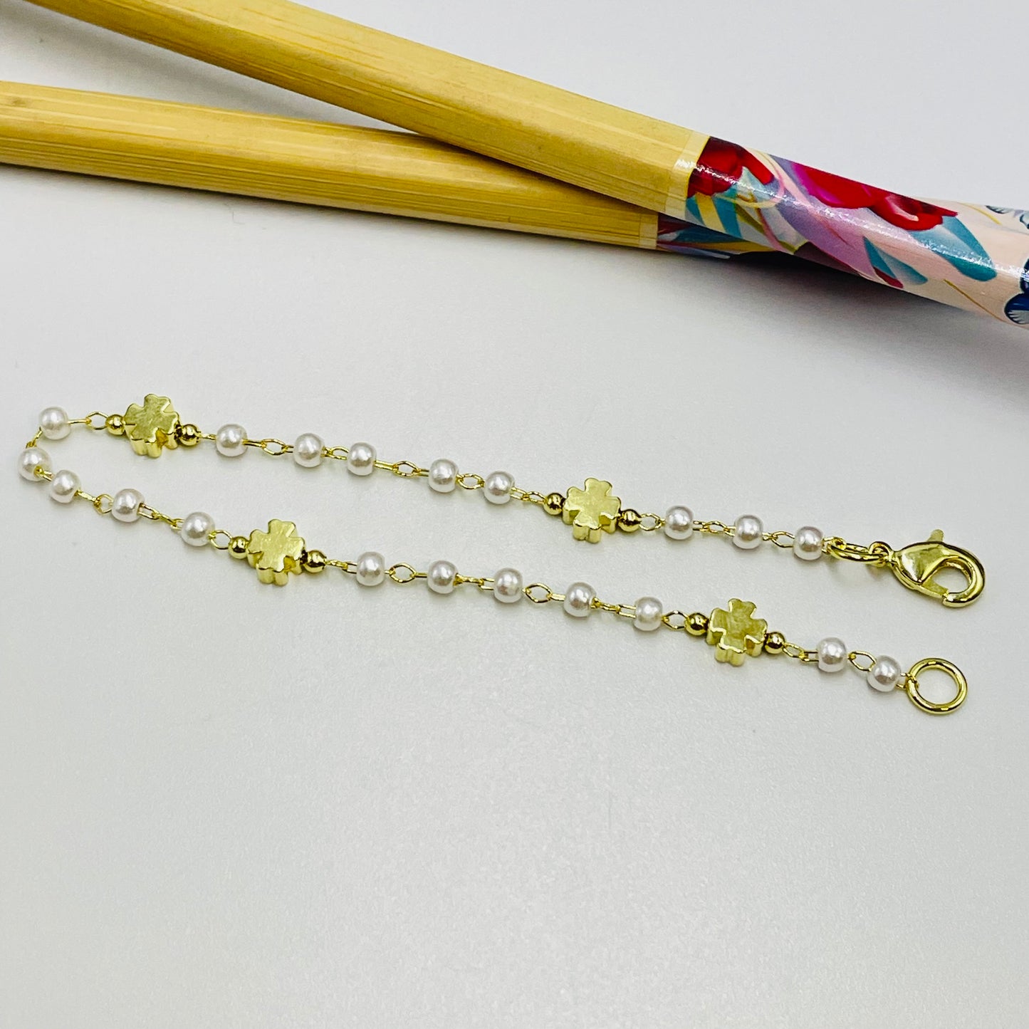 Joyas por Mayor Joyas Bañadas en Oro por Mayor Insumos para Joyas PO20 Pulsera Perlas diá. 3 mm con mini cruces 5 mm espesor 3 mm Largo 16.5 cm Pulsera Baño Oro