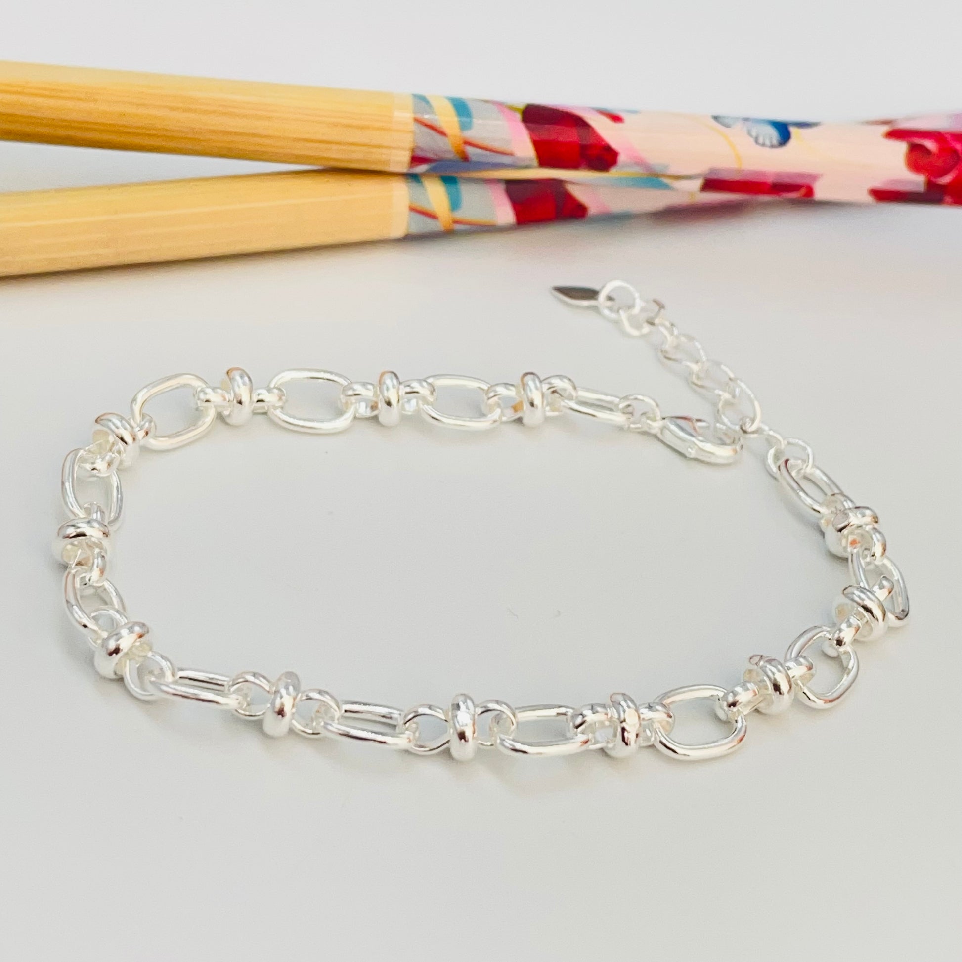 Joyas por Mayor Joyas Bañadas en Plata por Mayor Insumos para Joyas PP23 Pulsera Eslabones Alternados 8 x 5.5 mm Espesor 1 mm Largo 17 cm mas extensor de 3 cm terminal mini corazón Pulsera Baño Plata