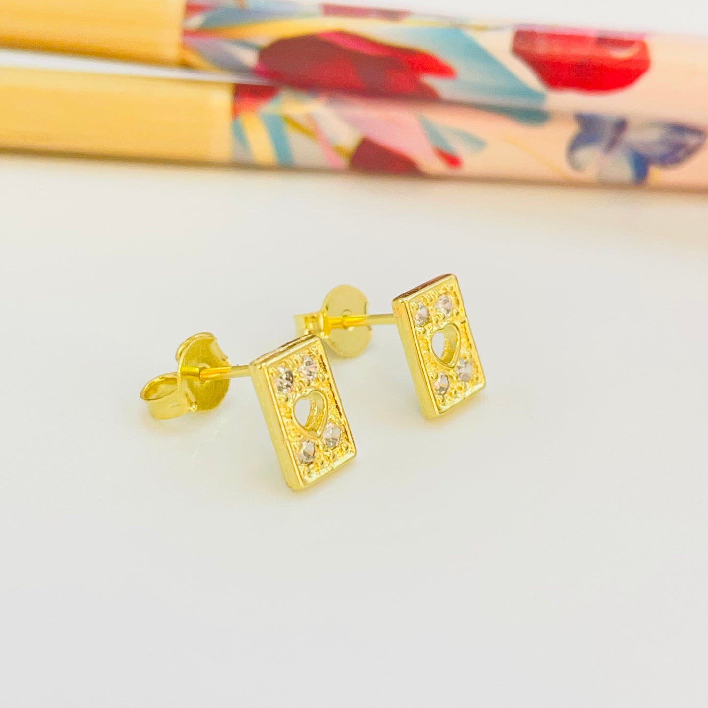 XO545 Aro Naipe Corazón con Circones 8.5 x 4 mm Espesor 1.6 mm Aro Baño Oro