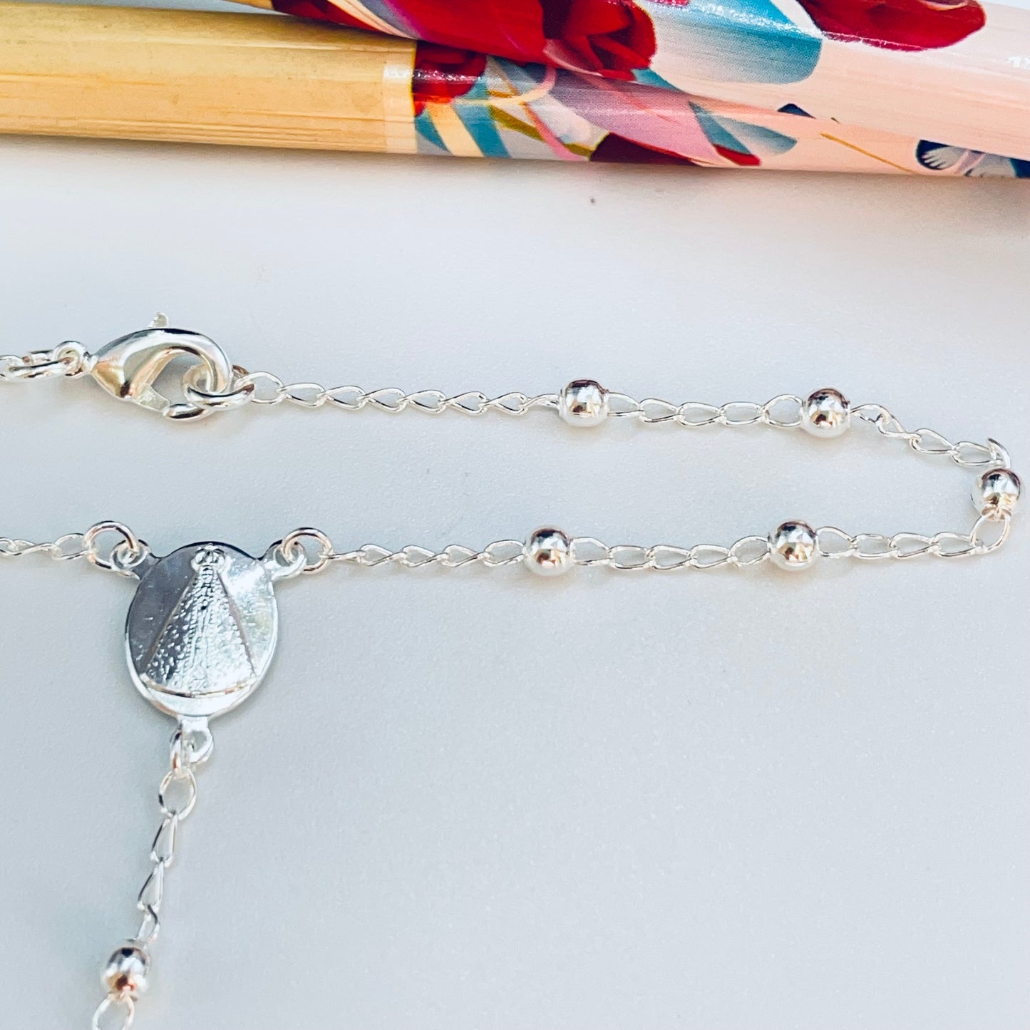 PP33 Pulsera Rosario Decenario Virgen Aparecida Cadena Bolitas 2.8 mm Largo 20 cm Largo Cadena y Cruz 3.5 cm Pulsera Baño Plata