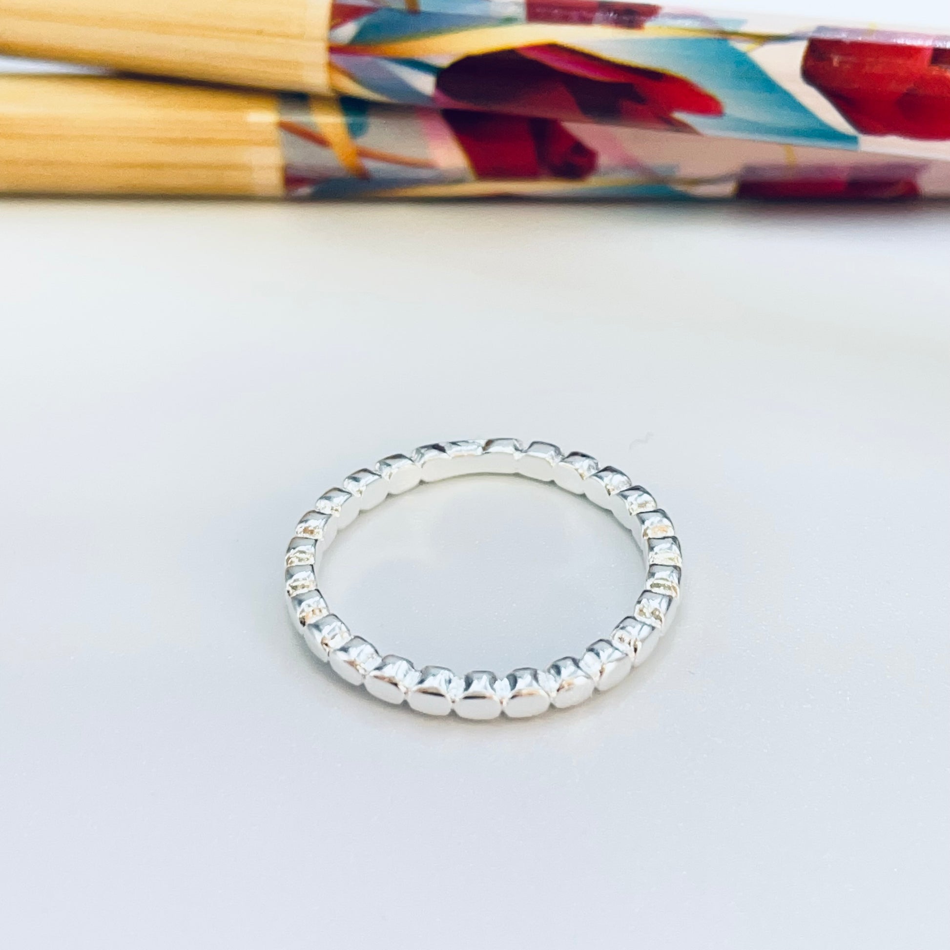 WP64 Anillo Bolitas Aplanadas Ancho 2.1 mm Espesor 2.1 mm Anillo Baño Plata Anillos Bañados hecho de Bronce Bañado en Plata 50 ml Joyas Bañadas en Plata