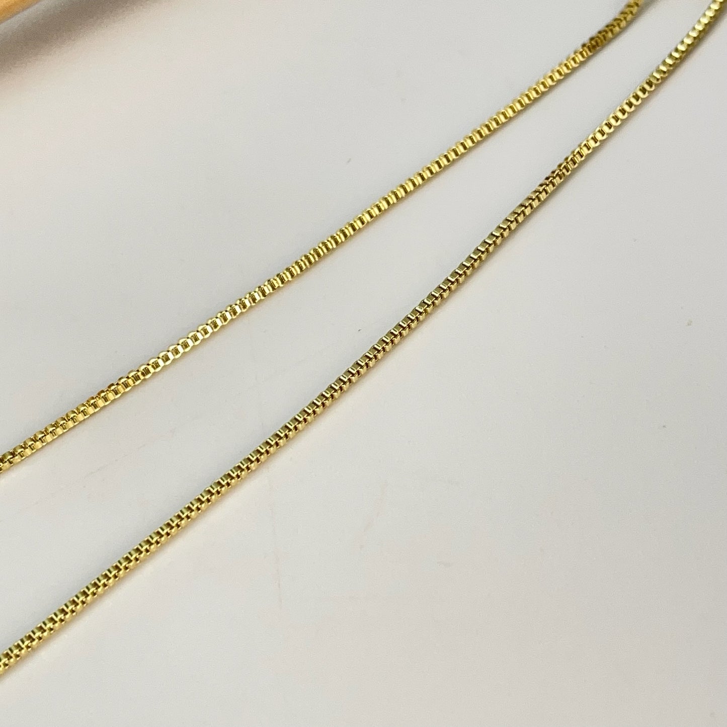CO192 Collar con 7 Estrellas 4 de 5 mm y 3 de 4 mm Cadena Veneciana 1 mm Largo 40 cm más extensor de 5 cm Collar Terminado Baño Oro Cadenas Bañadas hecho de Bronce Bañado en Oro 18K Joyas Bañadas en Oro