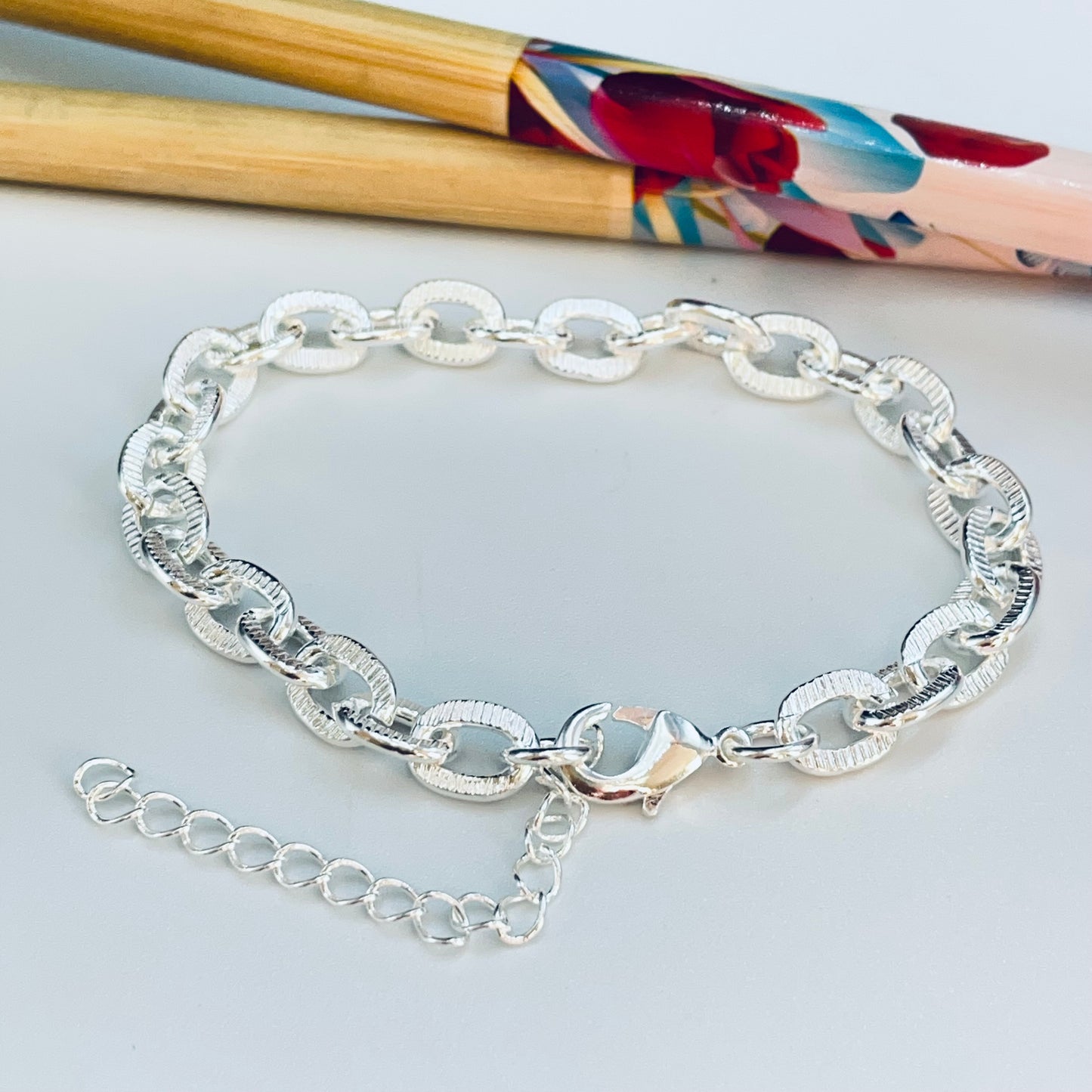 PP16 Pulsera Eslabones Candado con rayitas 17 cm mas extensor 5 cm Eslabón 8 x 6 mm Espesor 1.2 mm Pulsera Baño Plata