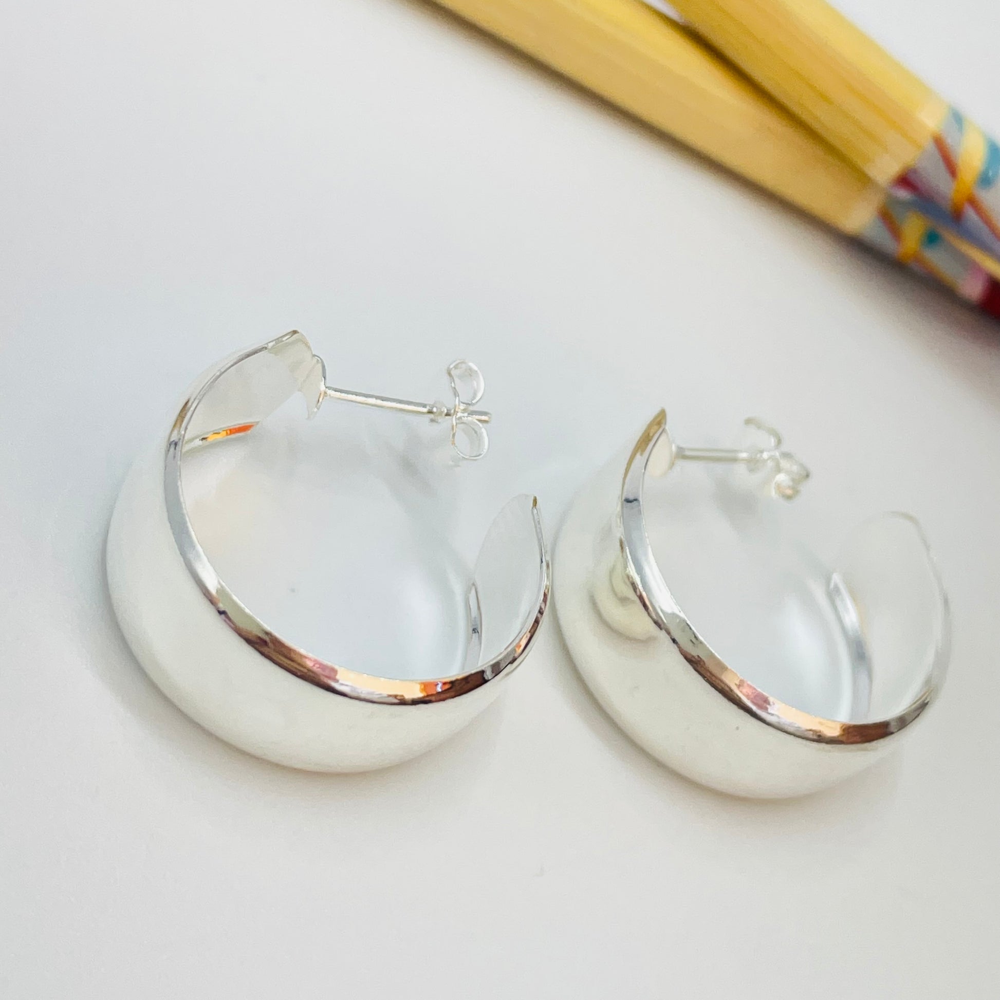 Joyas por Mayor Joyas Bañadas en Plata por Mayor Insumos para Joyas XP499 Aro Argolla Ancha Diá. 24 mm Ancho 10 mm Espesor 0.8 mm
 Aro Baño Plata