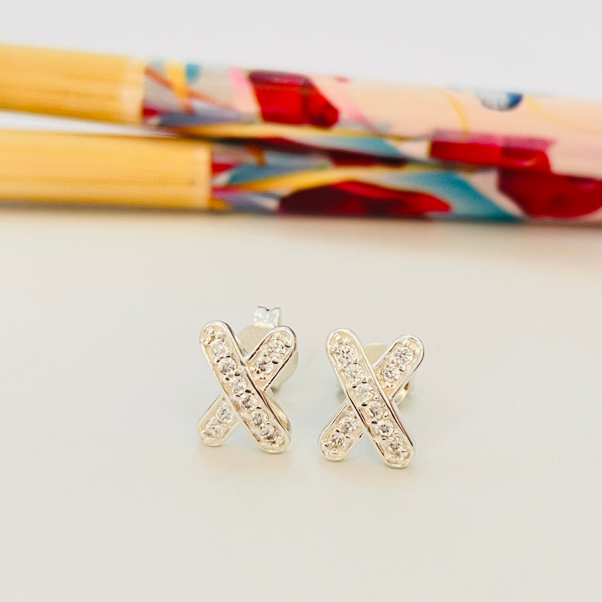 XP406 Aro en Cruz con circones 10 x 7 mm espesor 2 mm Aro Baño Plata Aros Bañados hecho de Bronce Bañado en Plata 50 ml Joyas Bañadas en Plata