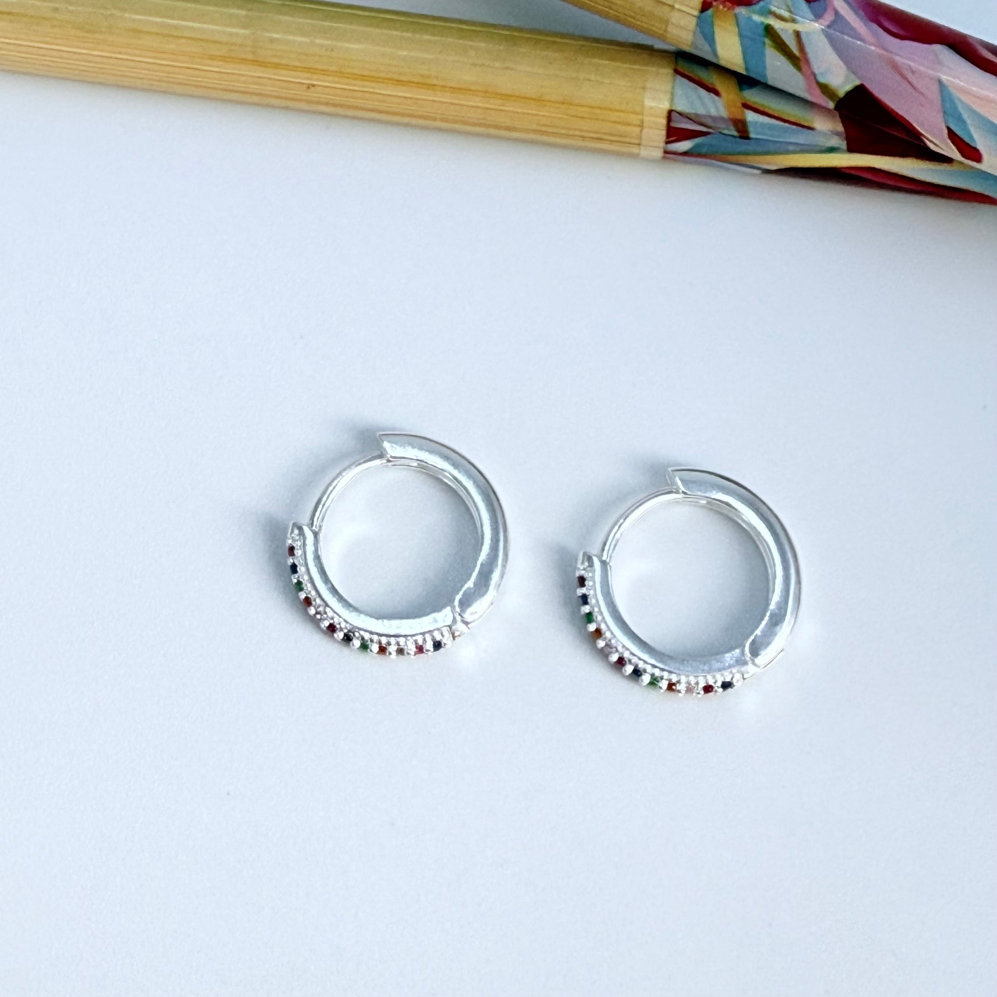Joyas por Mayor Joyas Bañadas en Plata por Mayor Insumos para Joyas XP558 Aro Argolla Presión circones de colores diá. 14 mm Ancho y Espesor 2 mm Aro Baño Plata